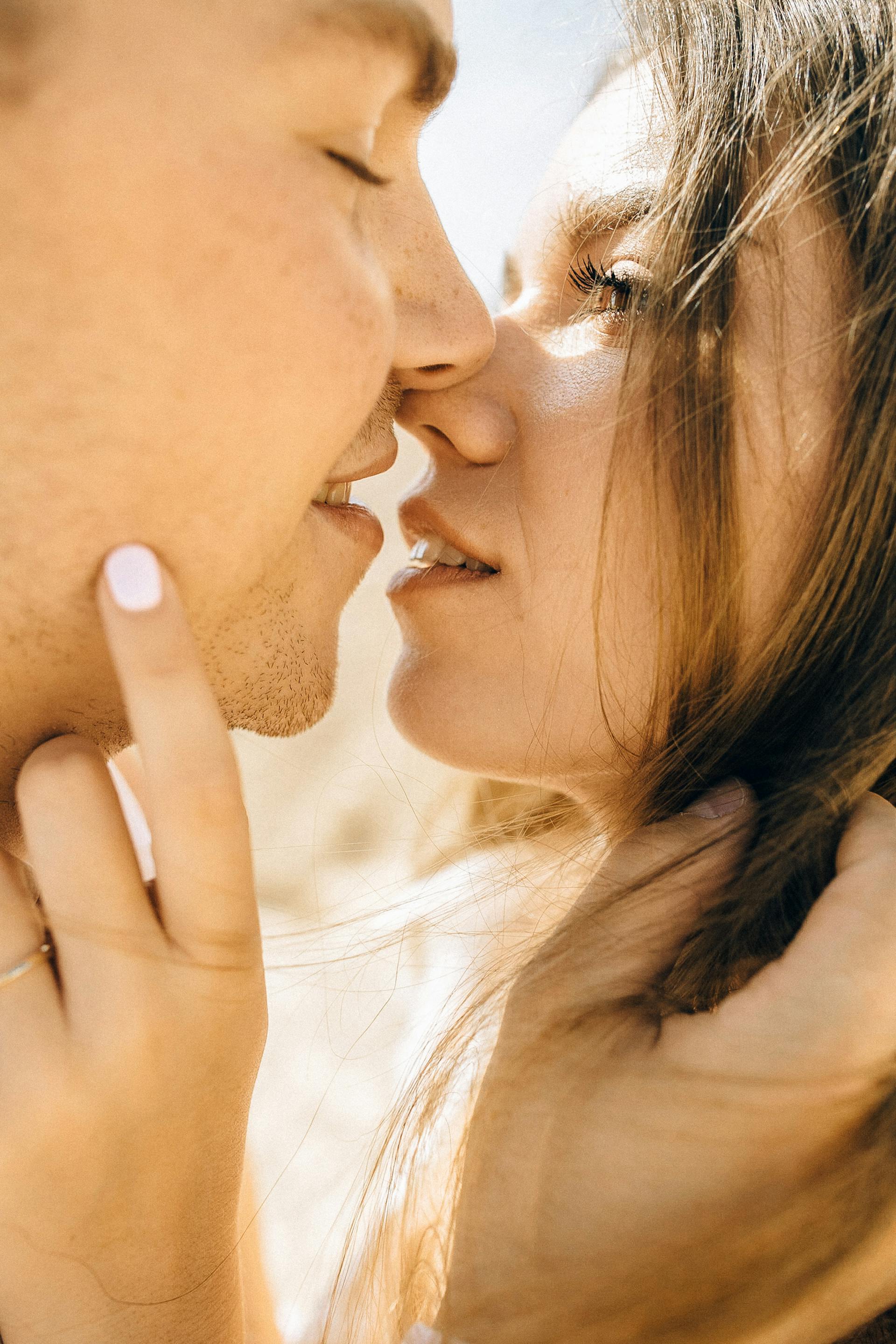 A couple about to kiss | Source: Pexels