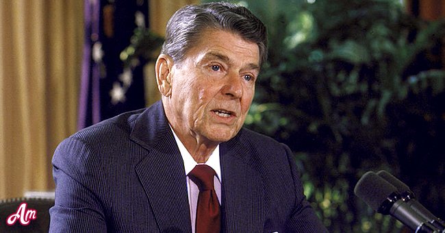 Ronald W. Reagan, looking serious as he announces his directive on South Africa in the Oval Office, in 1985. | Source: Getty Images