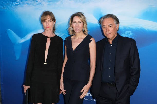 Pascale Louange, Maud Fontenoy et Richard Berry assistent au gala de charité "Maud Fontenoy Foundation" à la Ducasse sur Seine le 06 juin 2019 à Paris, France. | Photo : Getty Images