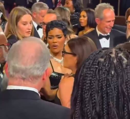 Teyana Taylor speaking to someone else after her exchange with the security guard. | Source: Instagram/popbase