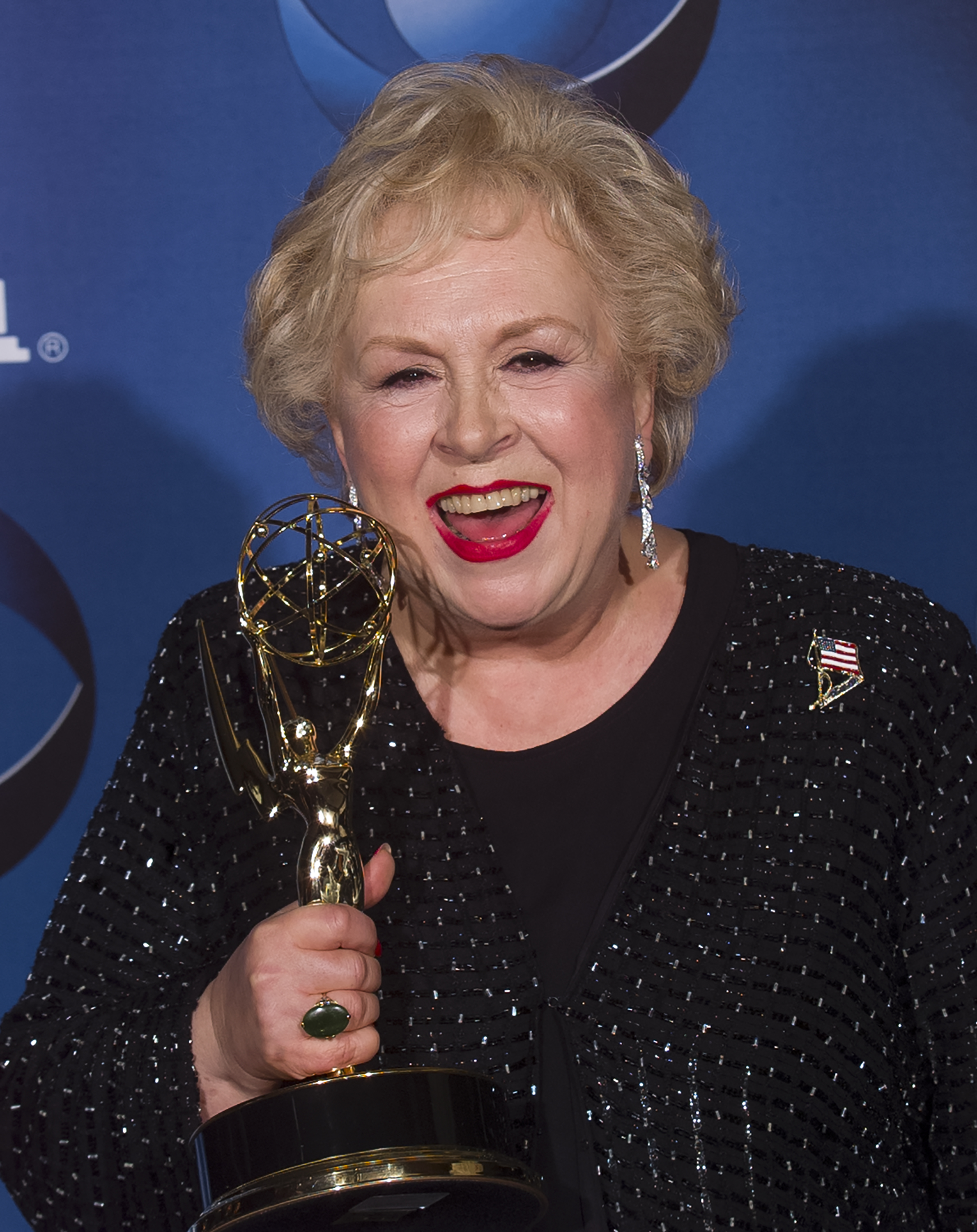 Doris Roberts backstage at the 53rd Emmy Awards show on November 4, 2001, in Los Angeles, California | Source: Getty Images