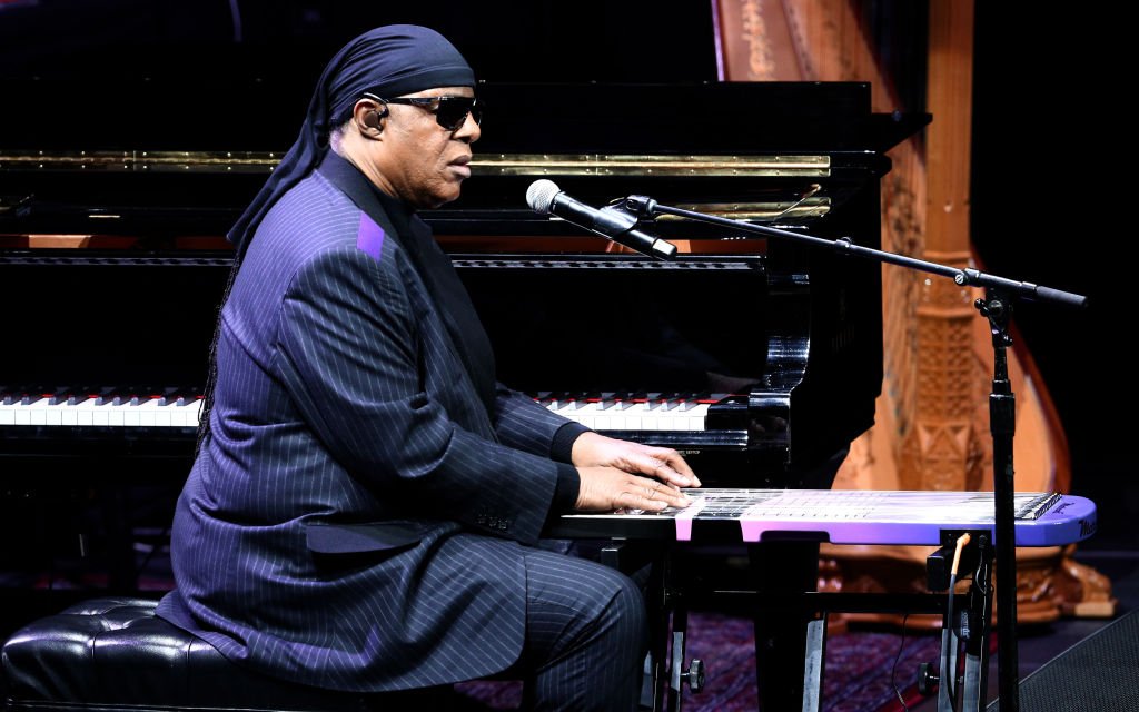 Stevie Wonder performs onstage during Nipsey Hussle's Celebration of Life at STAPLES Center on April 11, 2019 in Los Angeles, California.| Photo: Getty Images