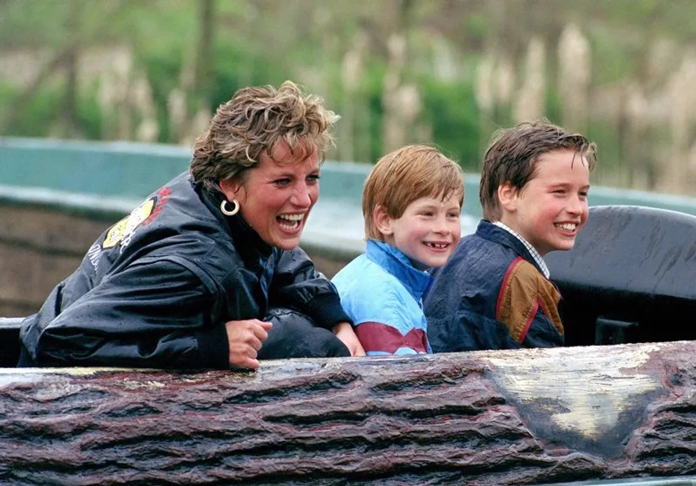 Princess Diana, Prince William, and Prince Harry at "Thorpe Park" amusement park on April 13, 1993 | Source: Getty Images