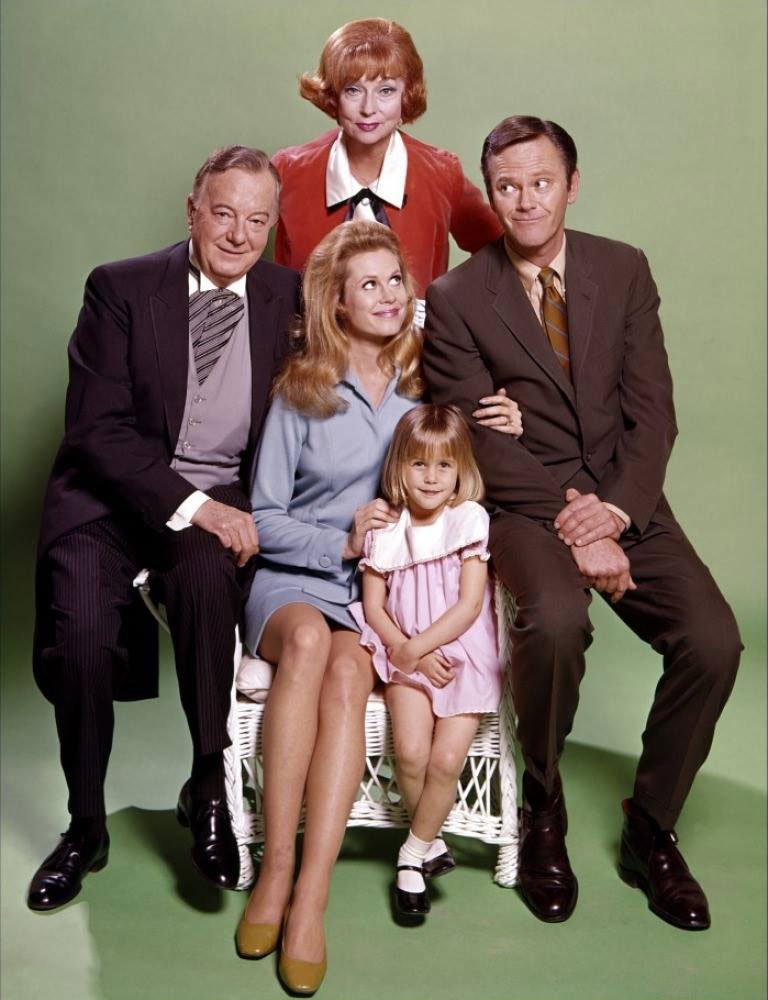 Dick Sargent and other cast members of "Bewitched" | Photo: Wikipedia
