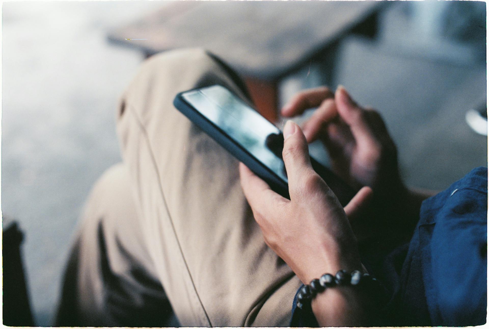 A man using his phone | Source: Pexels