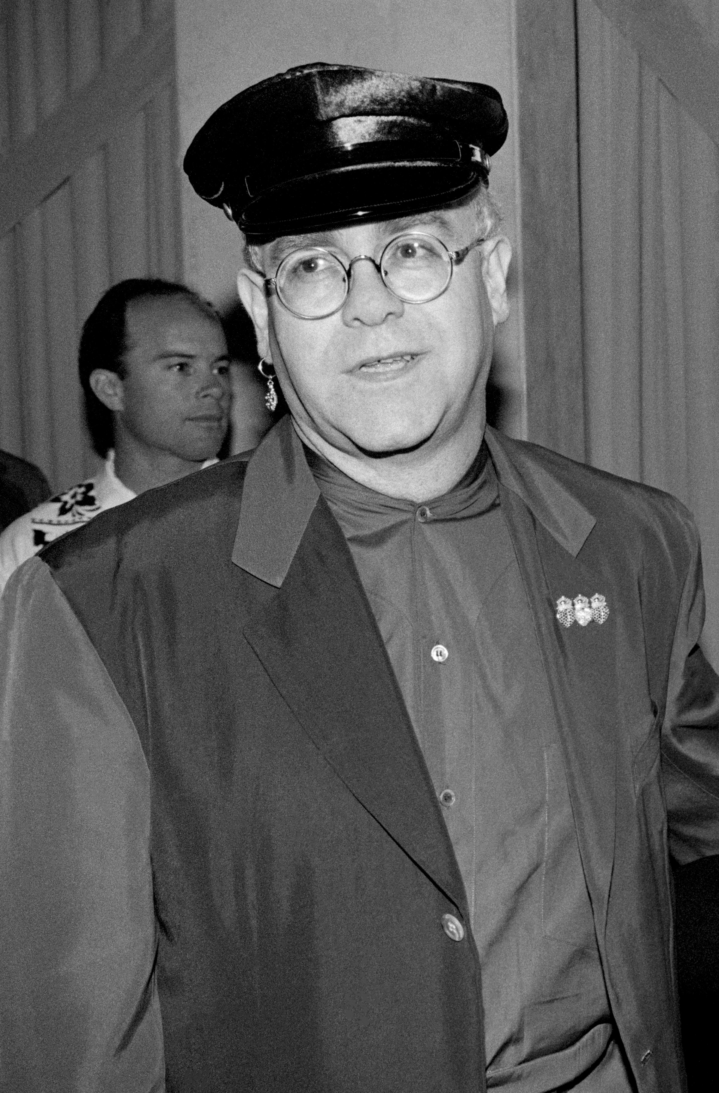 Elton John at the Beverly Wilshire Hotel on May 8, 1990, in Los Angeles, California | Source: Getty Images