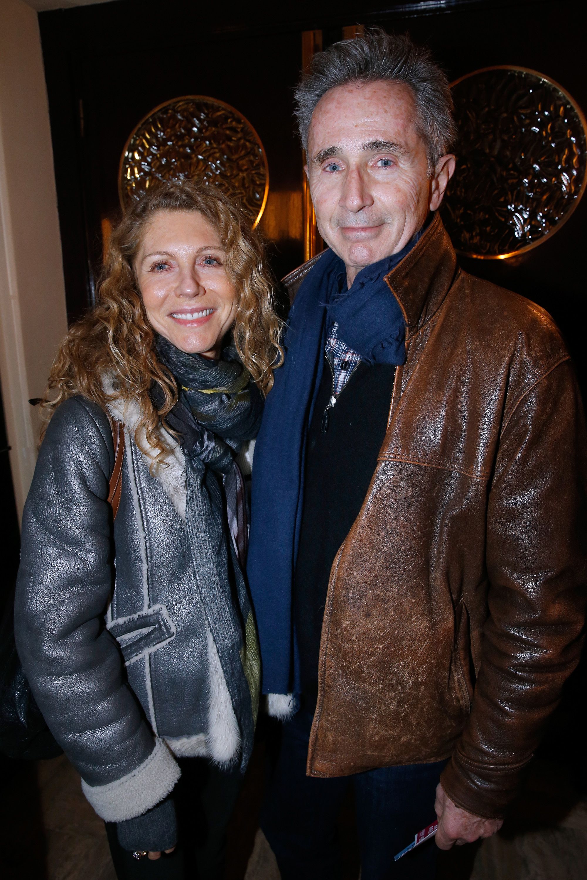 Acteur Thierry Lhermitte et sa femme Hélène assistent à la "L'Etre ou pas": pièce de théâtre au Théâtre Antoine le 21 mars 2016 à Paris, France. - Photo : Getty Images