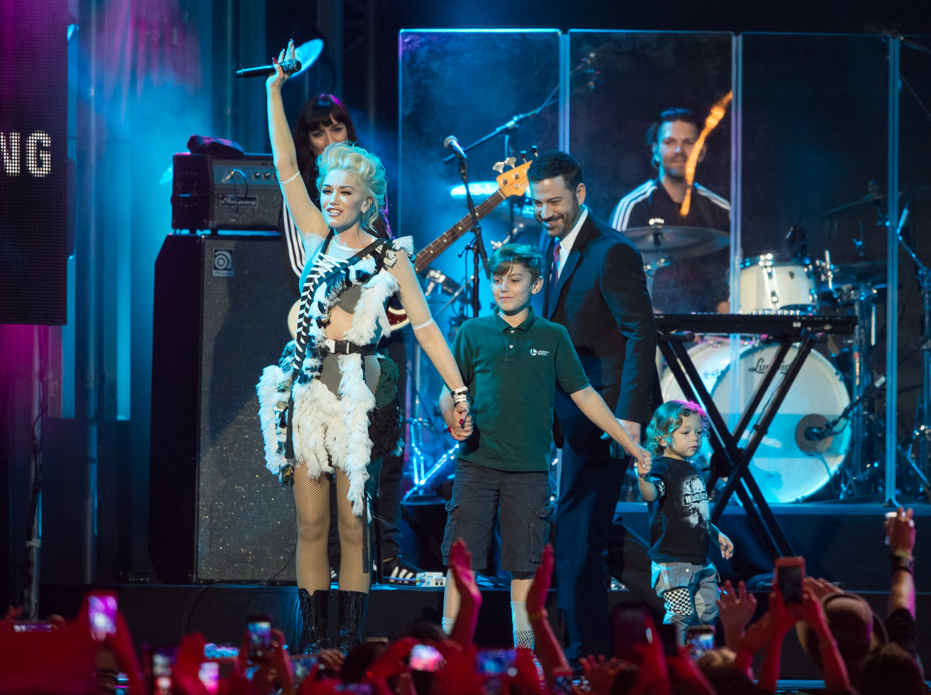 Gwen Stefani, Kingston and Apolo Rossdale with Jimmy Kimmel during Gwen Stefani's performance on "Jimmy Kimmel Live" in Los Angeles, California on February 16, 2016 | Source: Getty Images