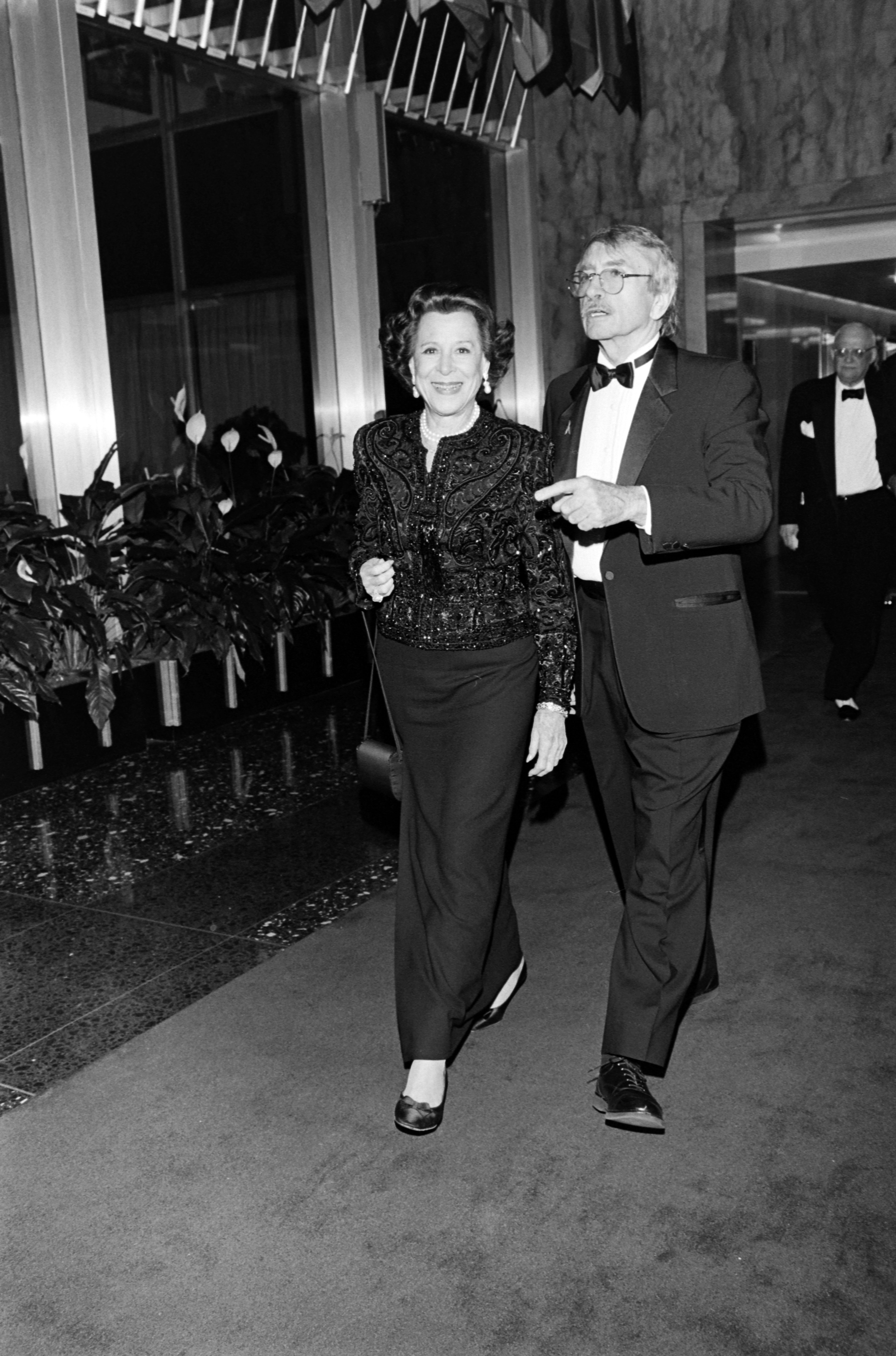Kitty Carlisle Hart and Edward Albee at a reception for 1994 Kennedy Center Honorees at the headquarters of the U.S. Department of State on December 3, 1994, in Washington, D.C. | Source: Getty Images