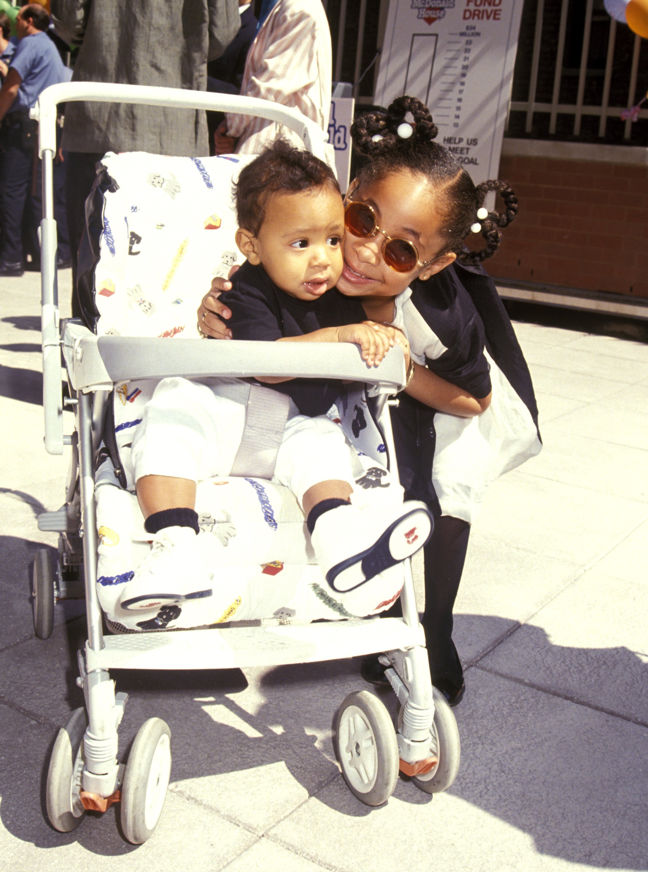 Raven Symone and Brother Blaize Pearman at Ronald McDonald House, July 22, 1992. | Source: Getty Images