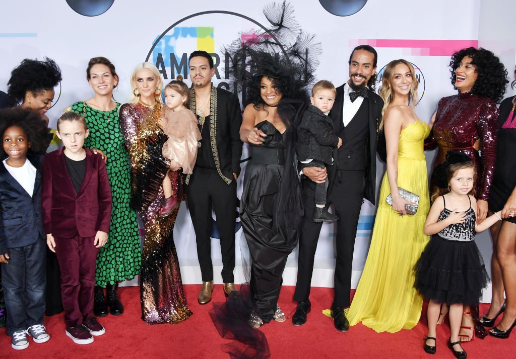 Diana Ross with her family at the 2017 American Music Awards on Nov. 19, 2017 in California | Photo: Getty Images