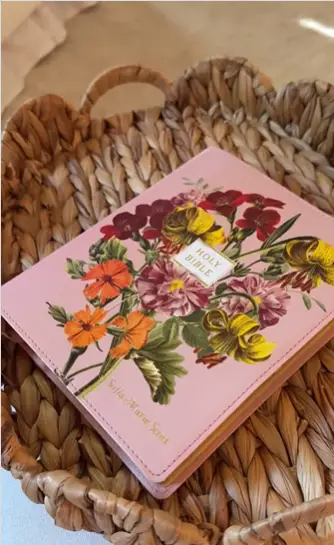 Alex prepared a special floral-covered Bible to include in her daughter’s nursery, blending faith and family tradition into the decor. This personal touch reflects the values Alex hopes to instill in baby Sofia. | Source: Instagram/alexmariedrum