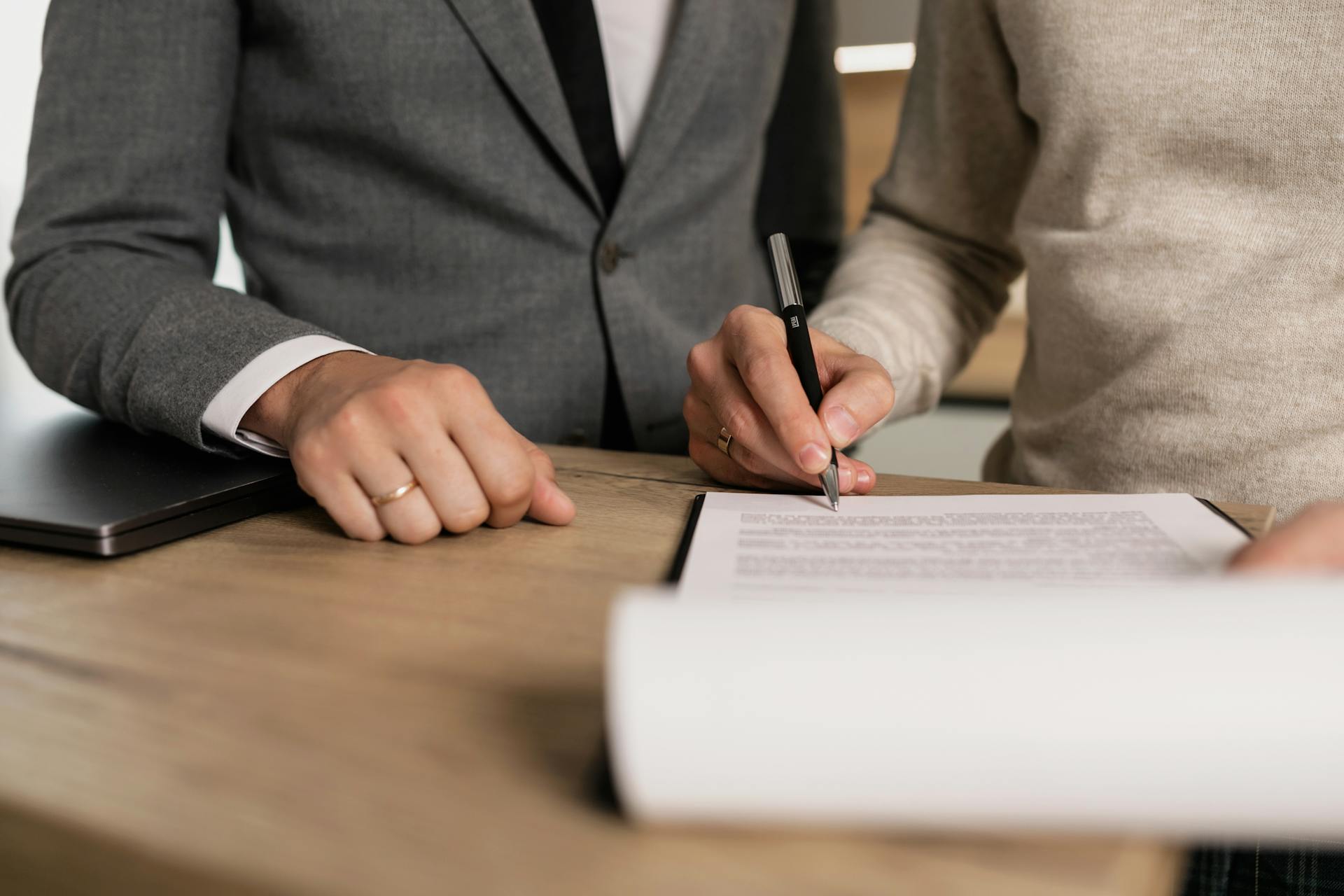 A man signing a document | Source: Pexels