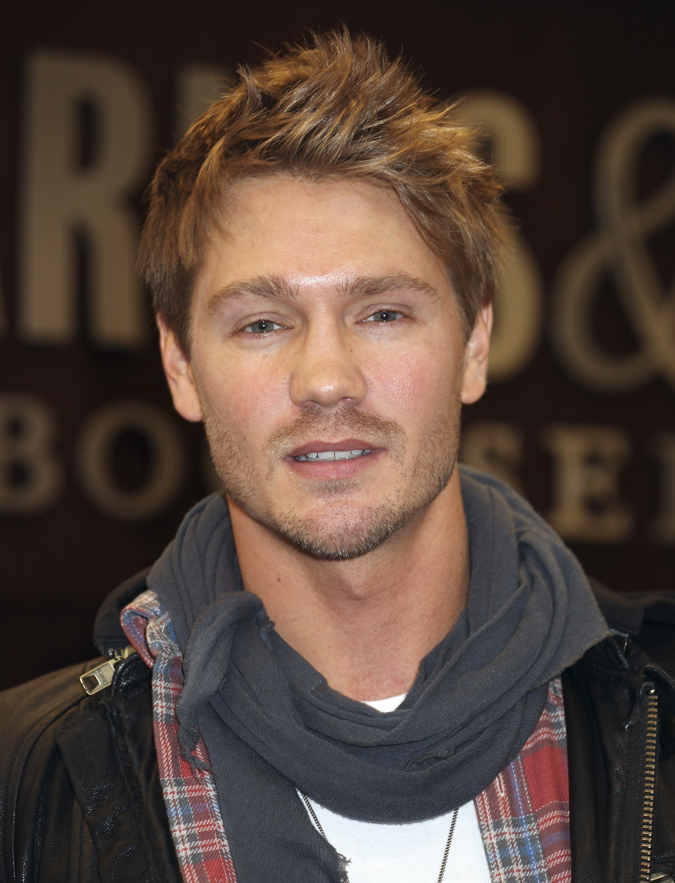 Chad Michael Murray arrives to sign copies of his book "Everlast" at the Barnes & Noble bookstore on December 1, 2011, in Los Angeles, California | Source: Getty Images