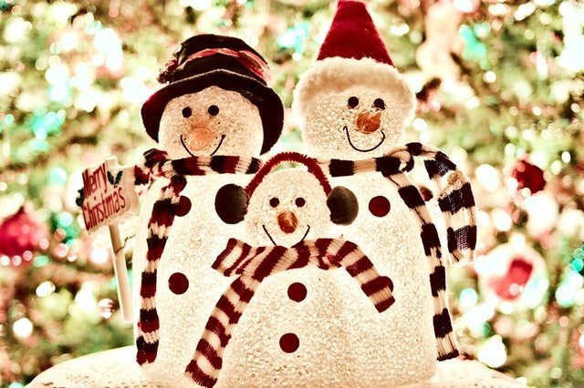 A family of snowmen on Christmas | Source: Pexels