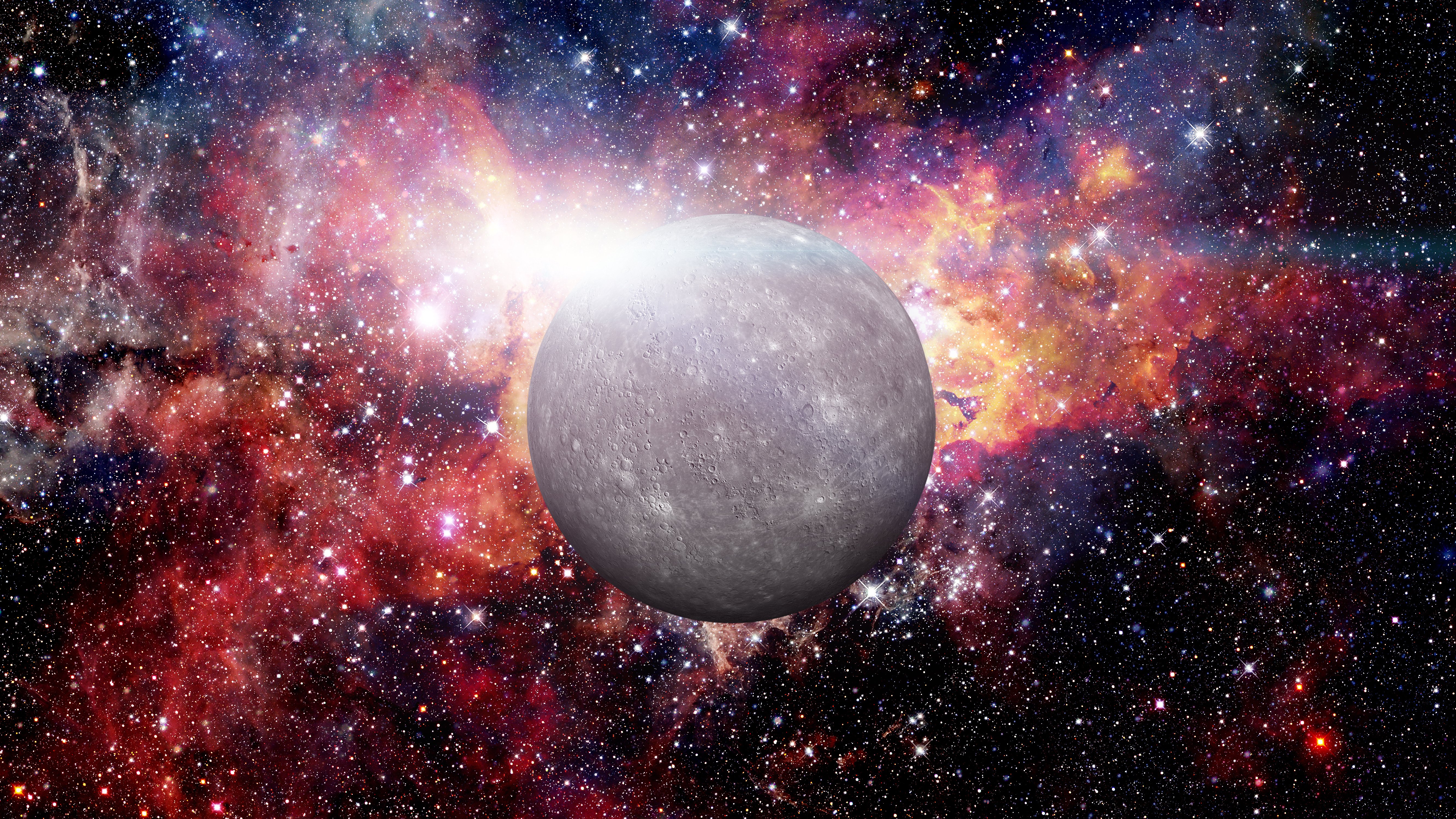 Planeta Mercurio suspendido en los cielos. Elementos de la imagen provistos por NASA. | Fuente: Shutterstock