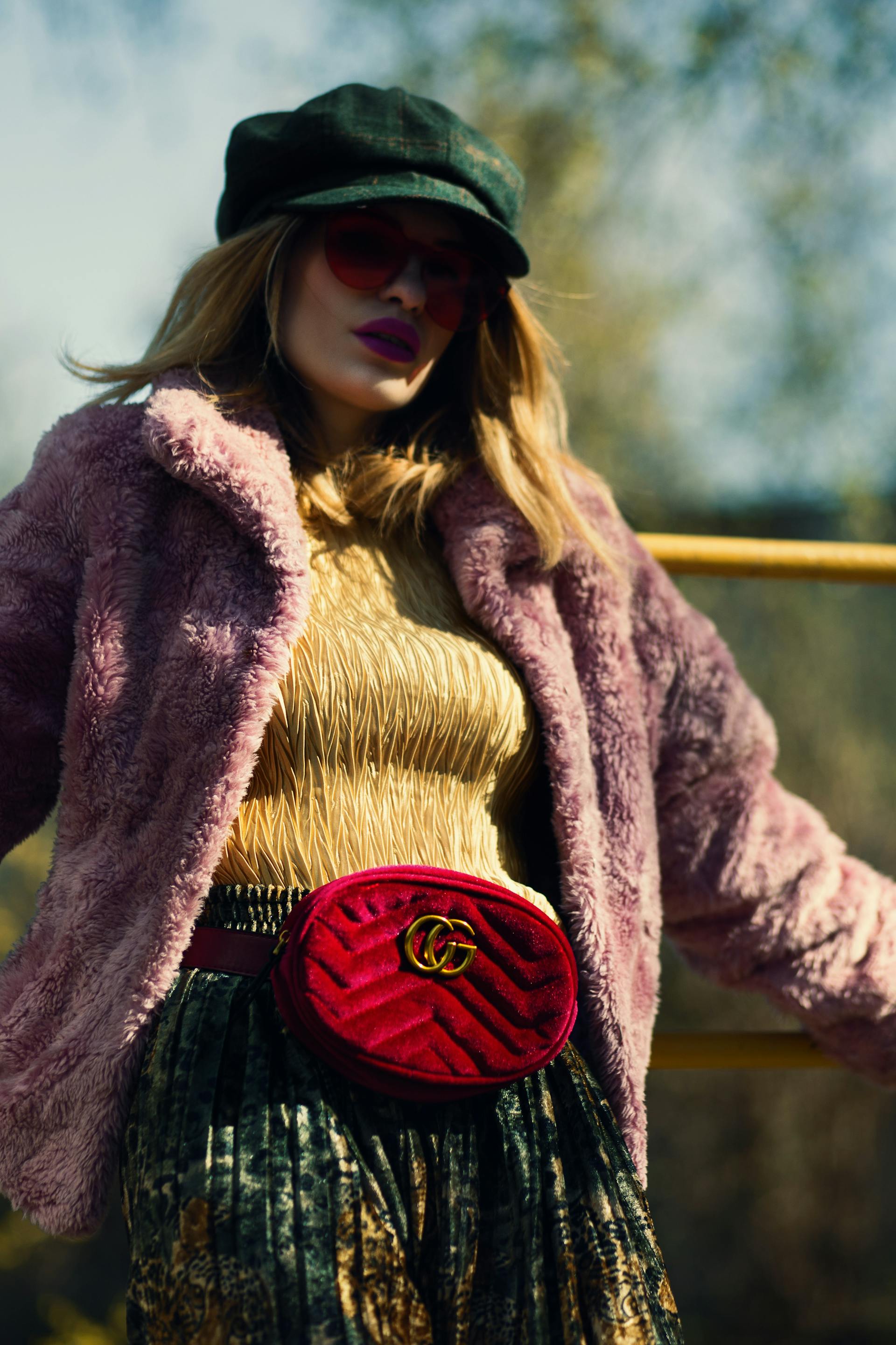 Woman with a red Gucci bag | Source: Pexels