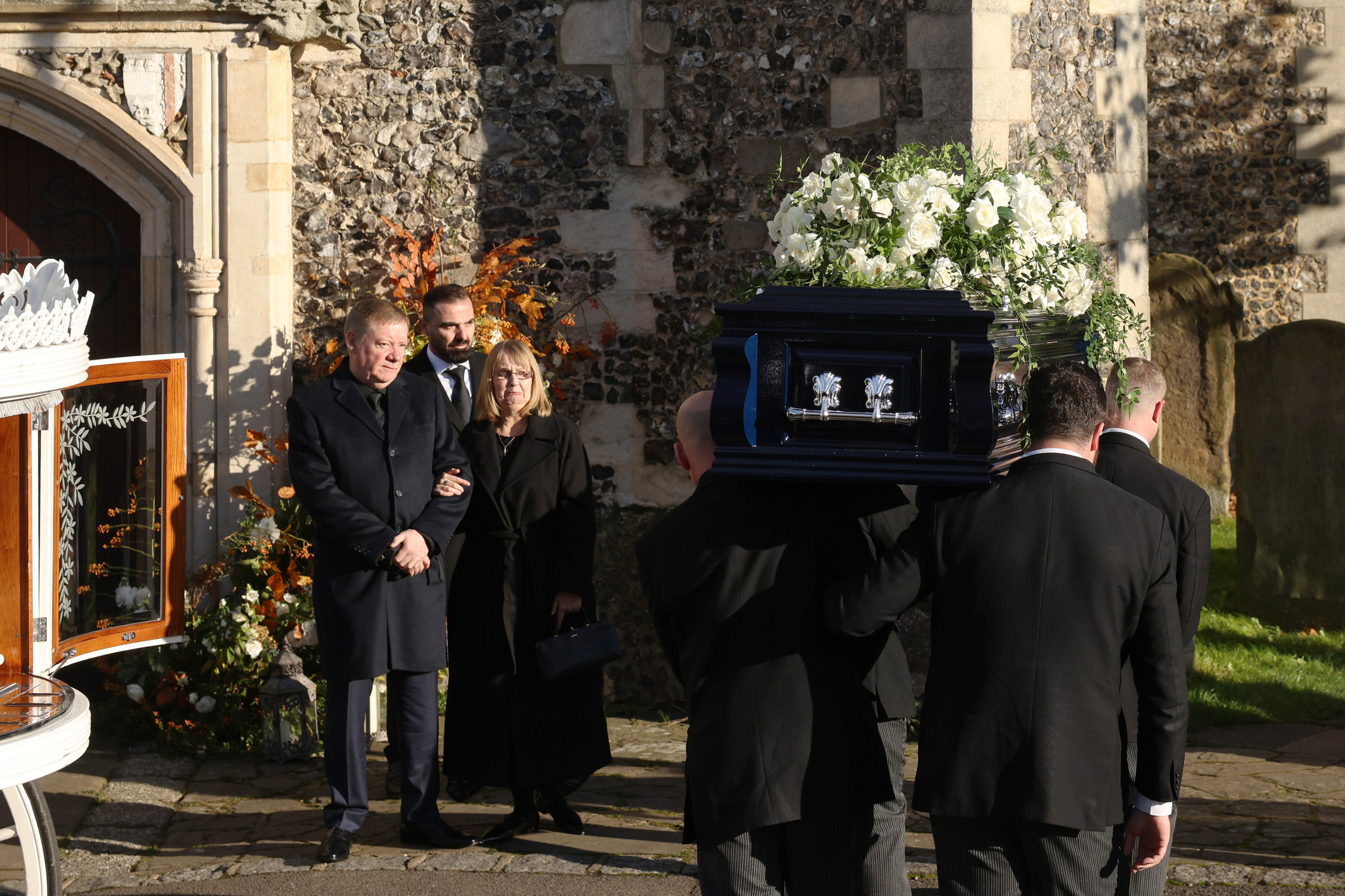 Karen and Geoff Payne, watch as their son Liam Payne's coffin is carried into the funeral in Amersham, UK on November 20, 2024 | Source: Getty Images