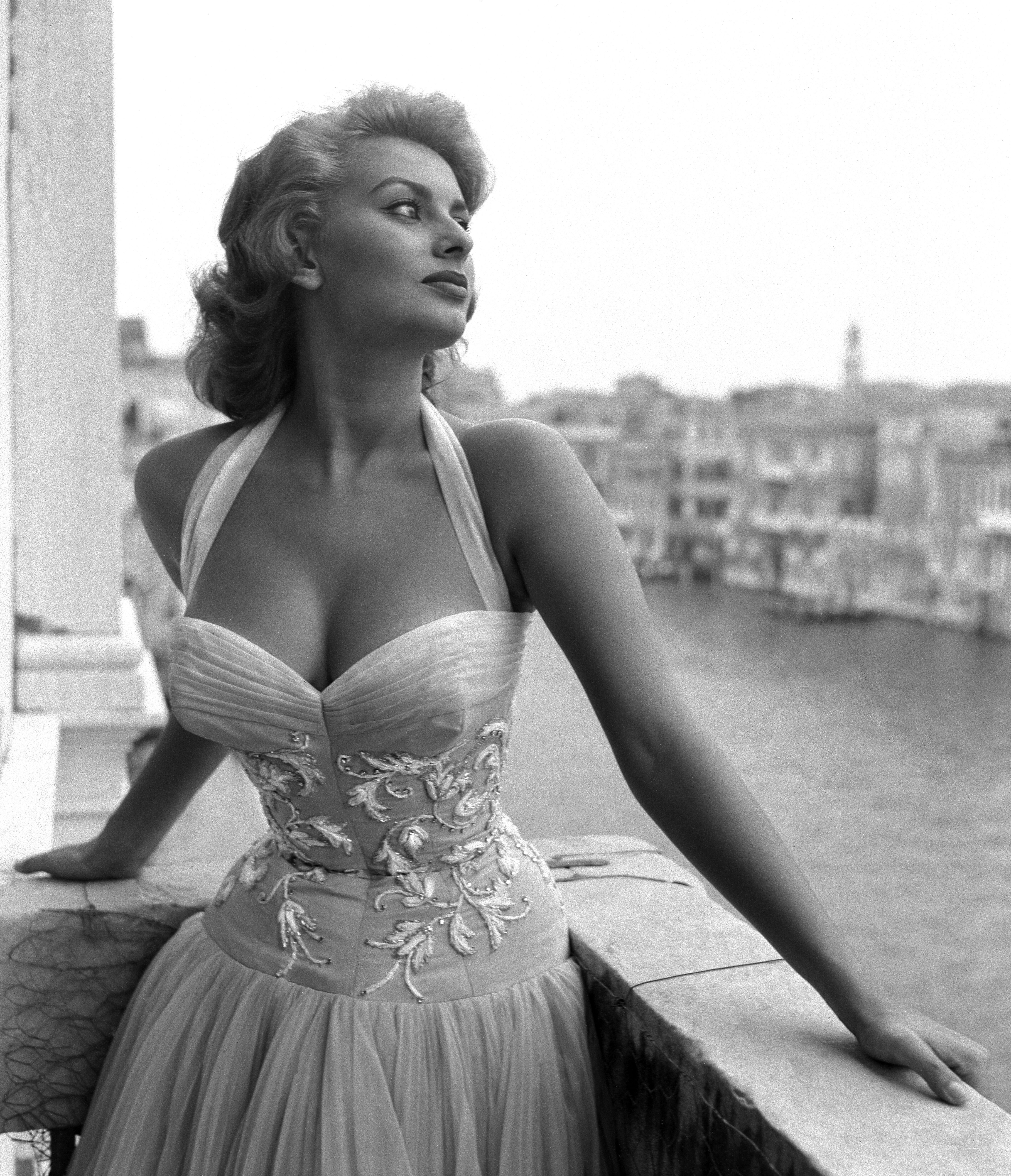  Sophia Loren on a terrace on the Canal Grande in Venice, 1955 | Source: Getty Images