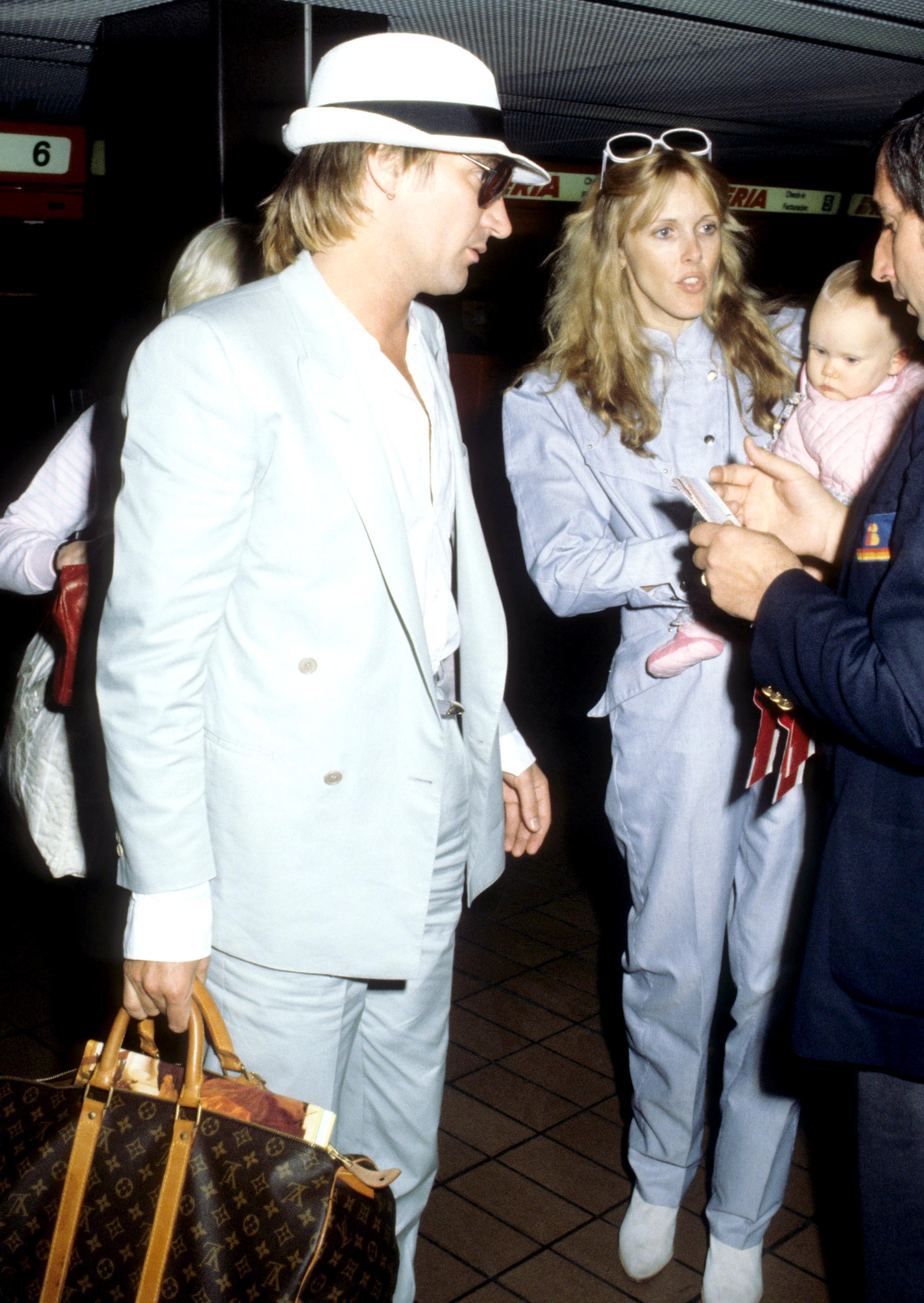 Rod and Alana Stewart with their daughter Kimberly seen on May 5, 1980 | Source: Getty Images