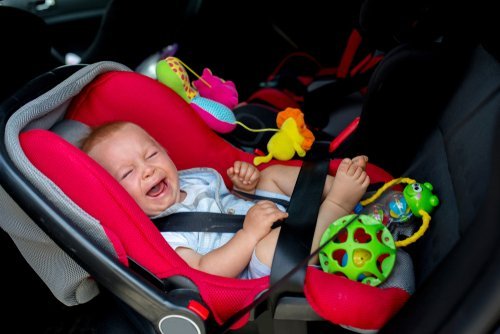 A baby crying in a car seat. | Source: Shutterstock.
