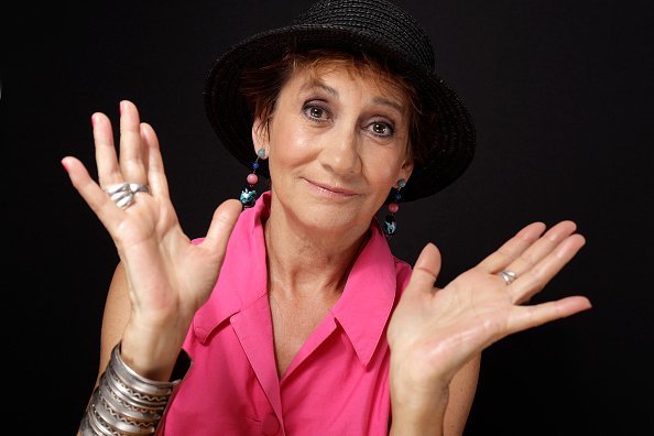 Caroline Loeb pose lors d'une séance de portrait à Paris, France, le 24/08/2017 | Photo : Getty Images