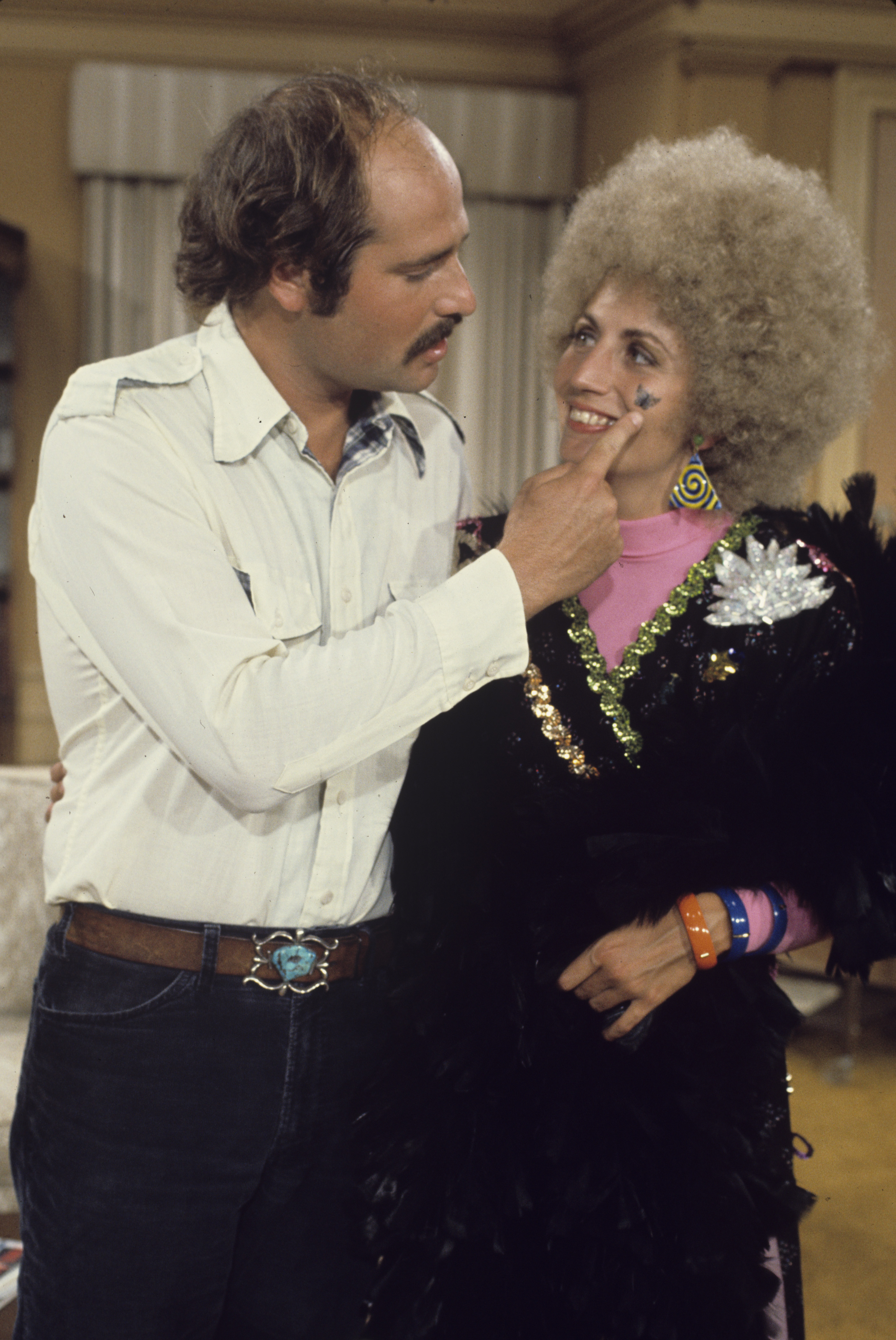 Rob Reiner and Penny Marshall in "The Odd Couple," 1974 | Source: Getty Images