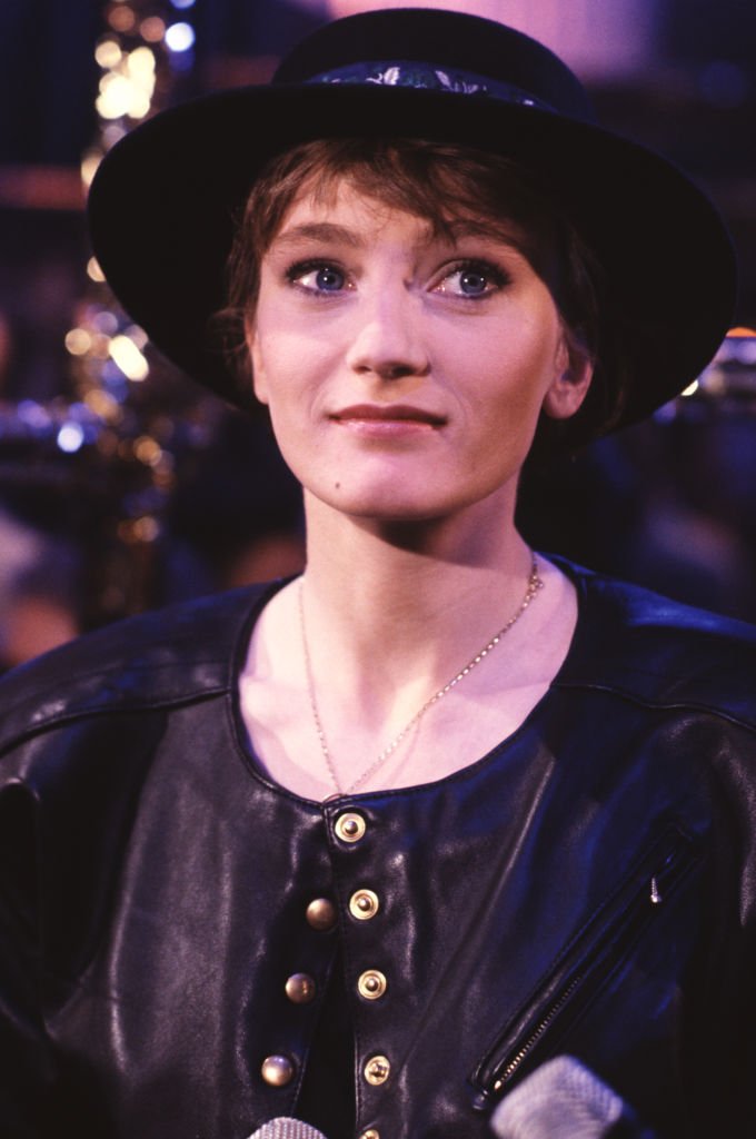 Portrait of Patricia Kaas in a hat on November 4, 1989 in Paris, France.  And Source: Getty Images