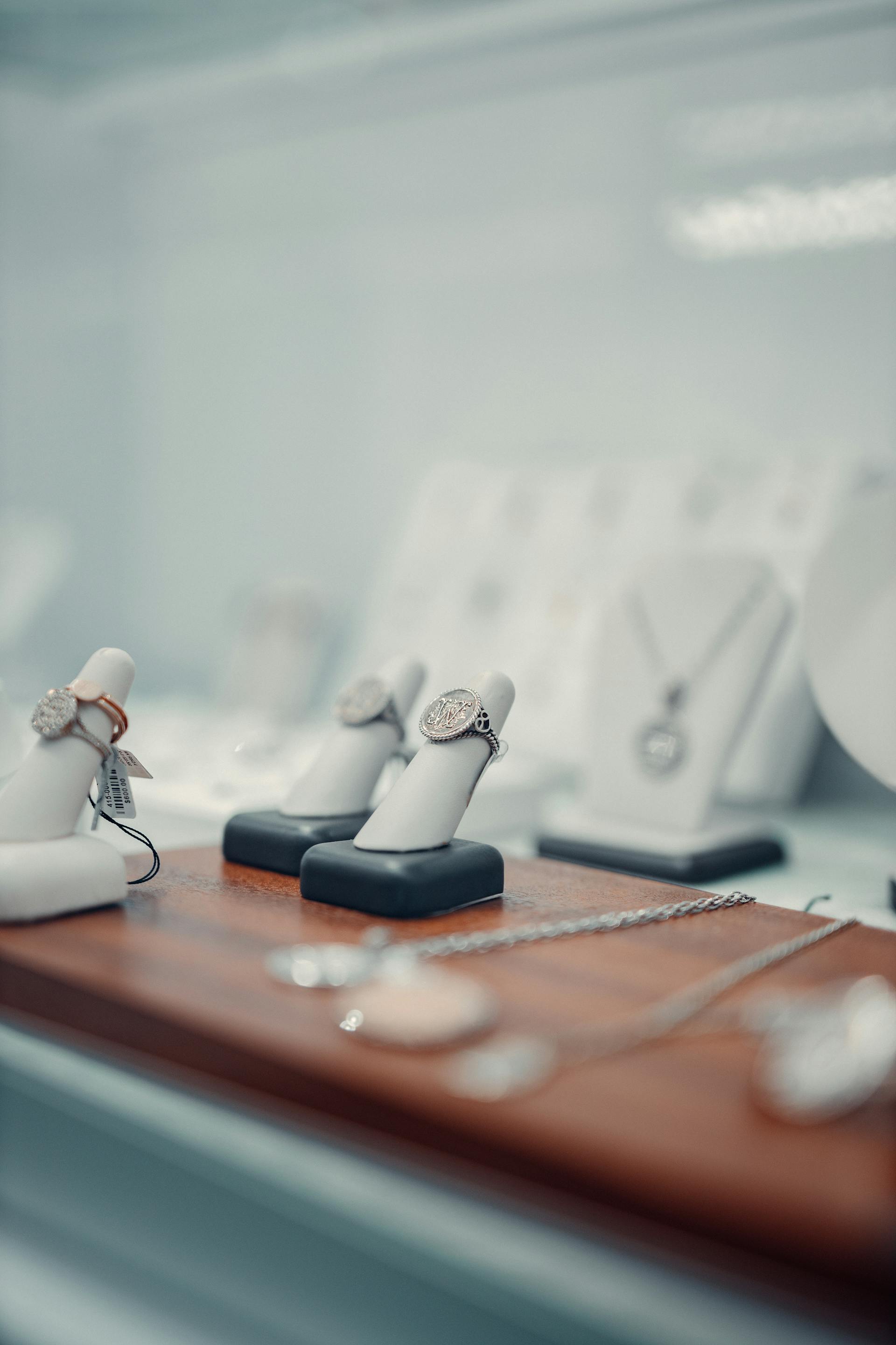 A diamond ring display | Source: Pexels