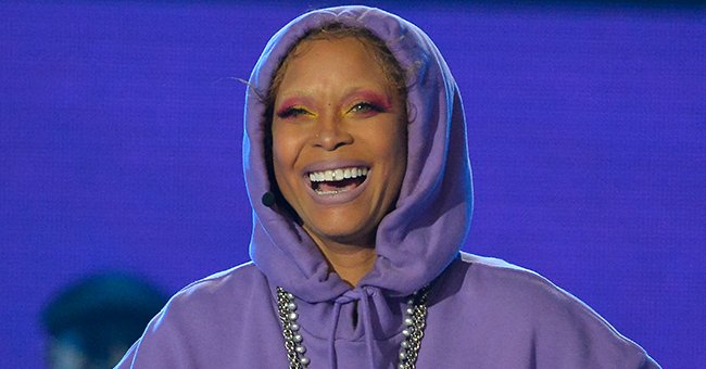 A picture of Erykah Badu in colourful makeup | Photo: Getty Images