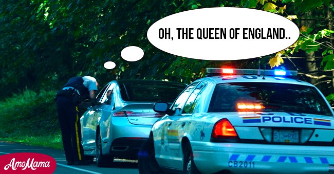 The Queen's car was pulled over by police. | Photo: Shutterstock