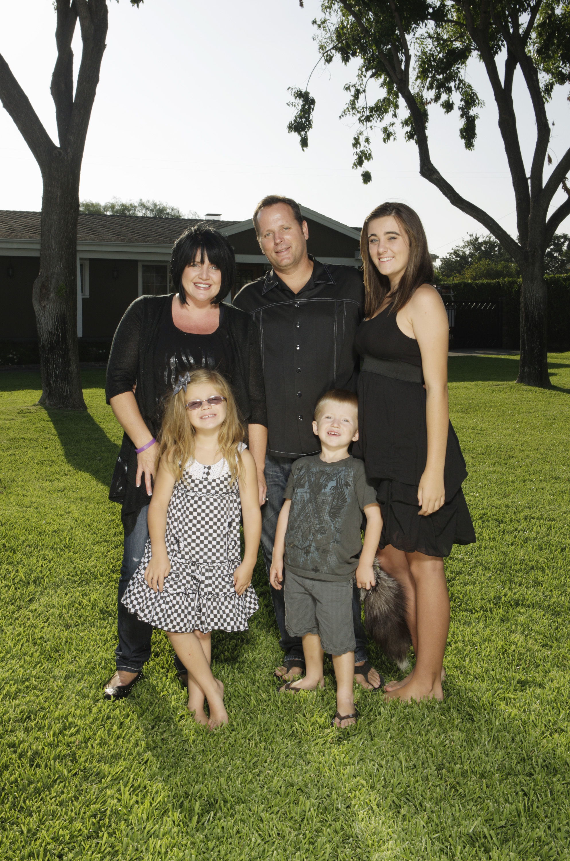 Tina Yothers, her husband Robert Kaiser, their children Lillian and Jake, and Sarah appear on "Celebrity Wife Swap," on January 3, 2012. | Source: Getty Images