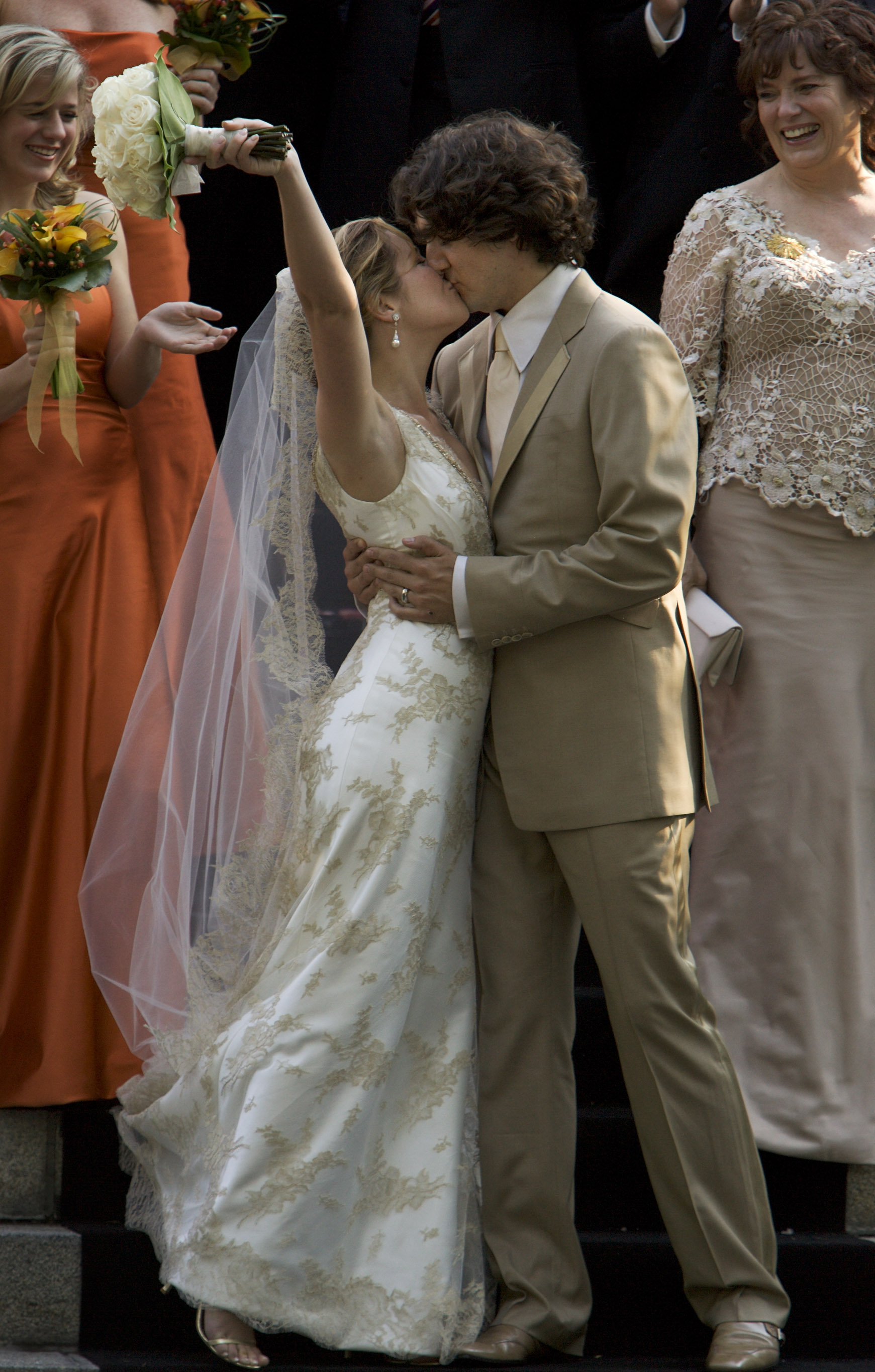 Sophie and Justin Trudeau sharing a kiss on their wedding day at Sainte-Madeleine D'Outremont church in Montreal on May 28, 2005. | Source: Getty Images