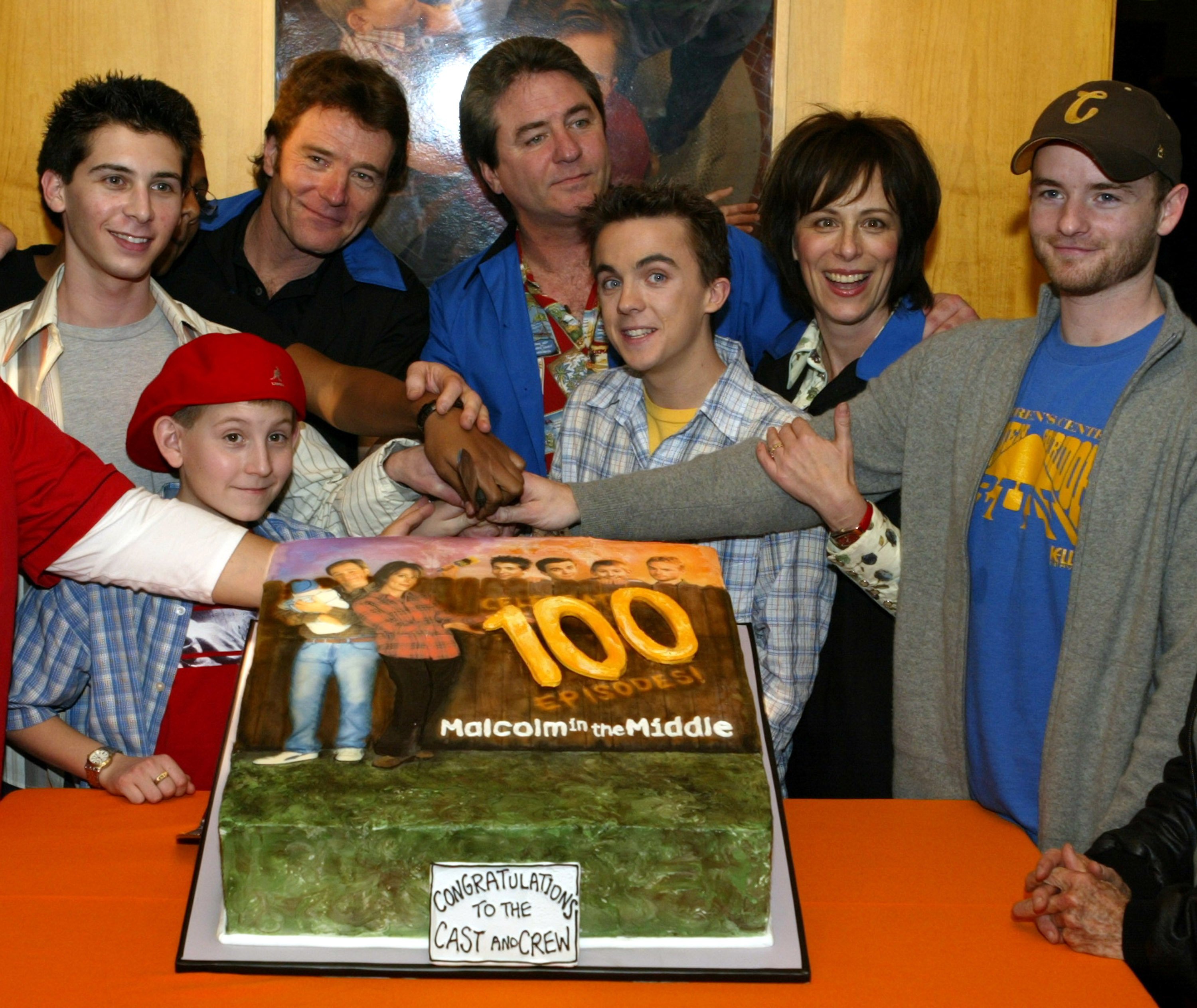 Justin Berfield, Erik Per Sullivan, Bryan Cranston, Linwood Boomer, Frankie Muniz, Jane Kaczmarek, and Christopher Kennedy Masterson at the "Malcolm In the Middle" 100th Episode Bowling Party on February 7, 2004 | Source: Getty Images
