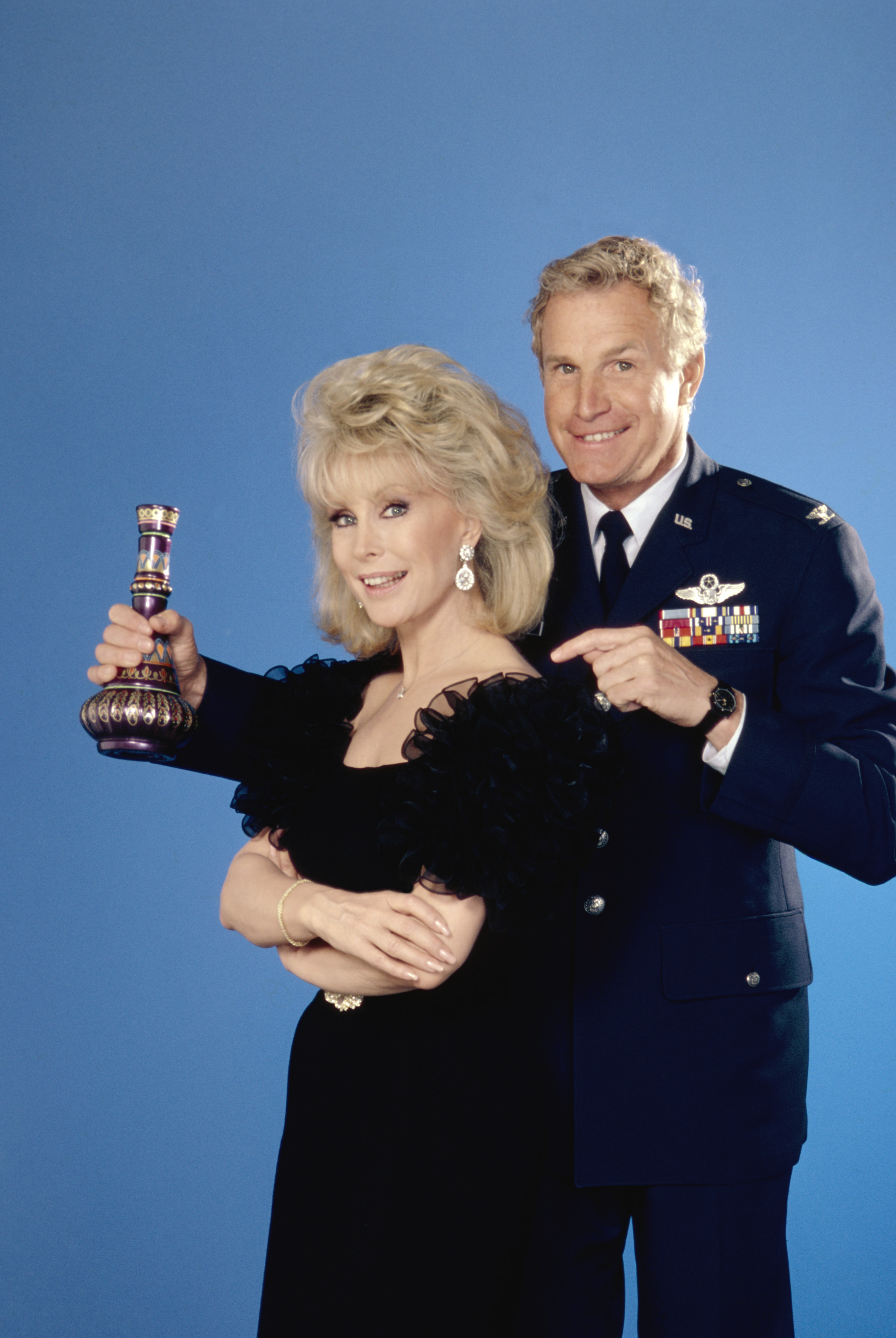 Barbara Eden and Wayne Rogers reunion photo in 1985. | Source: Getty Images