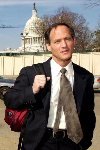 Michael Newdow at the Supreme Court on March 24, 2004 in Washington, DC | Photo: Getty Images