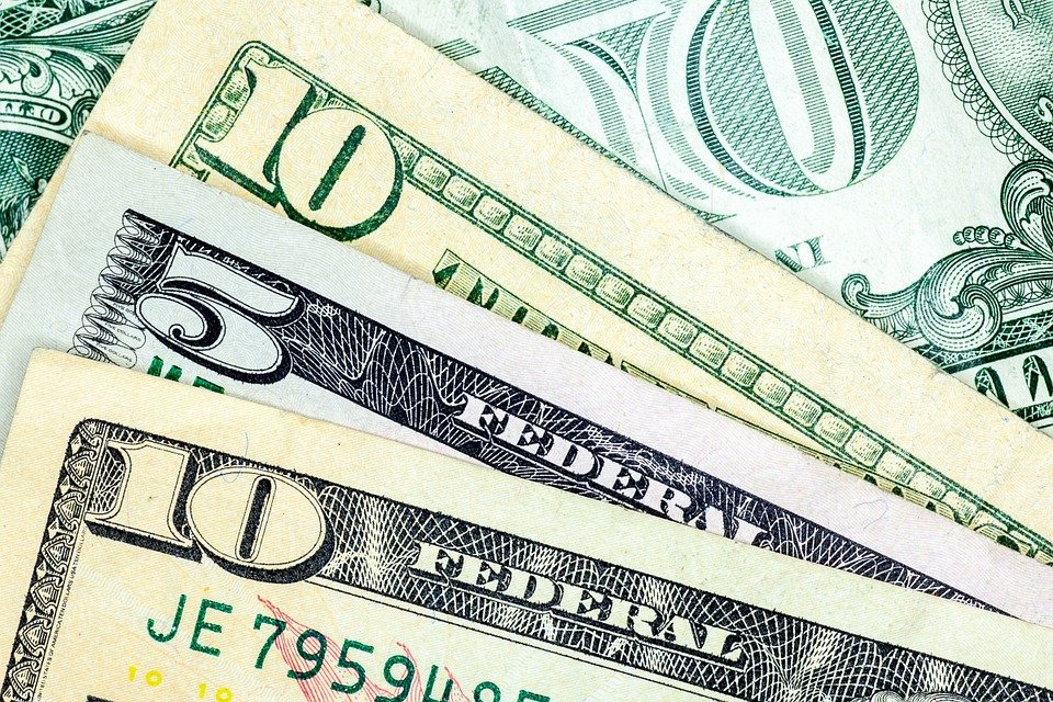 A pile of dollars. | Photo: Pixabay