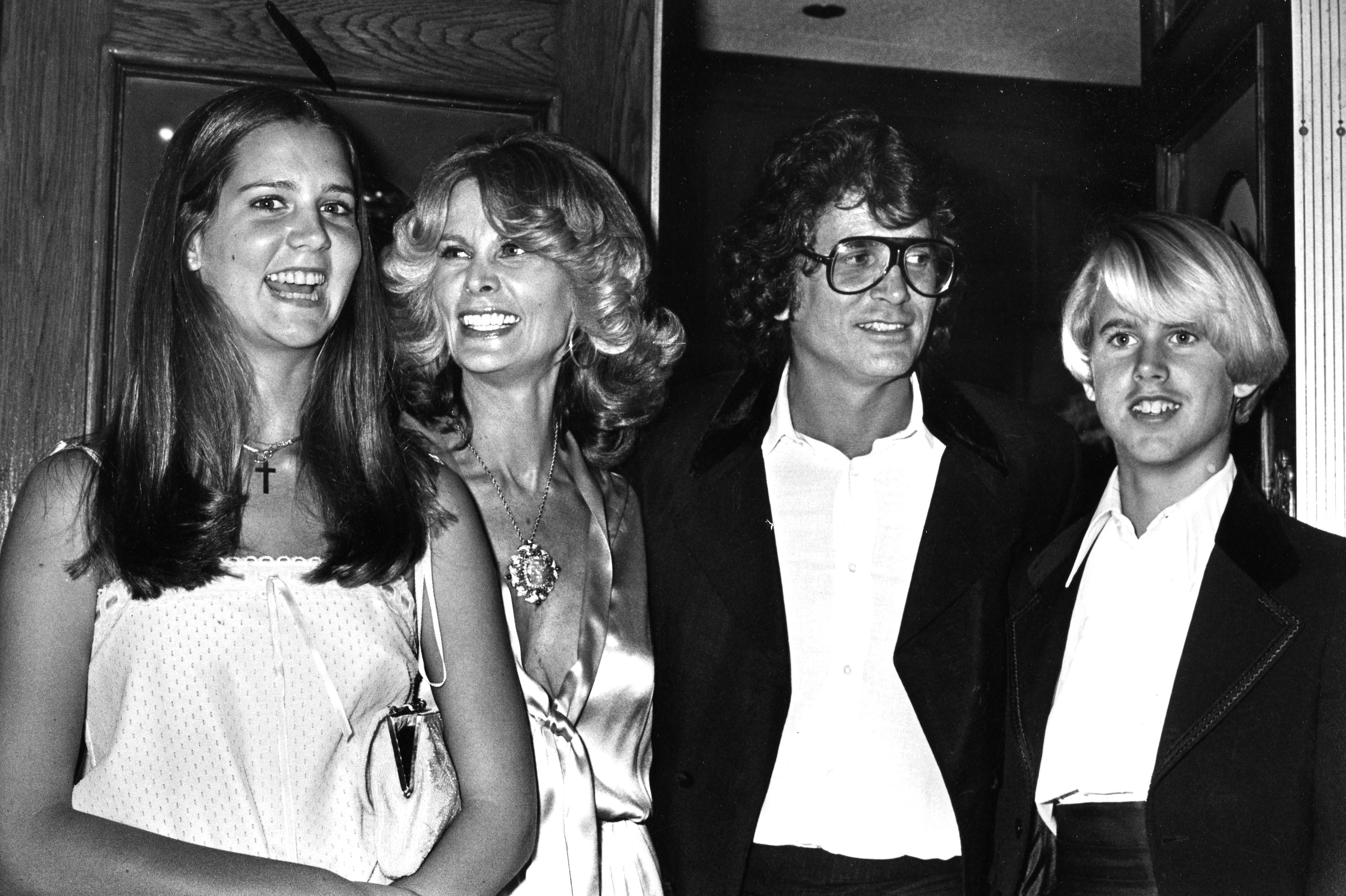 Michael Landon, su esposa Lynn Noe, su hija Leslie Landon y su hijo Michael Landon Jr. asisten a la cuarta edición de los premios People's Choice Awards el 20 de febrero de 1978 en Los Ángeles, California. / Foto: Getty Images