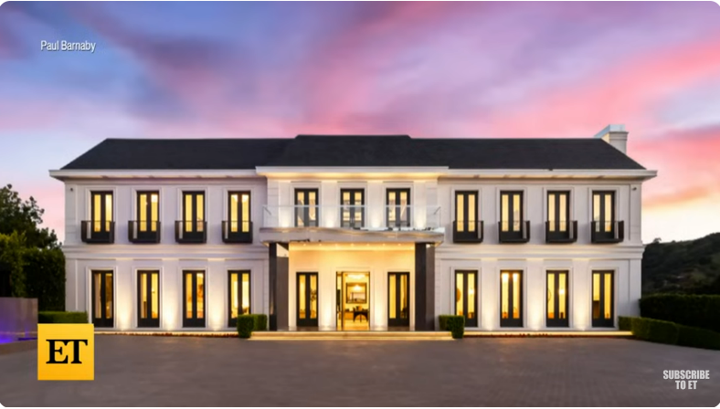 A front view of Jennifer Lopez and Ben Affleck's Beverly Hills mansion from a video dated, February 1, 2023. | Source: Youtube/@EntertainmentTonight