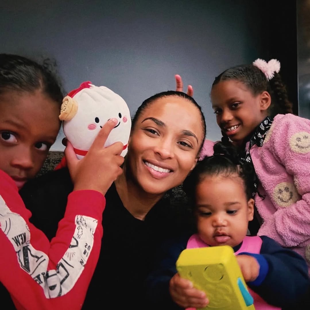 Ciara smiling with three of her kids during a warm family moment. | Source: Instagram/dangerusswilson