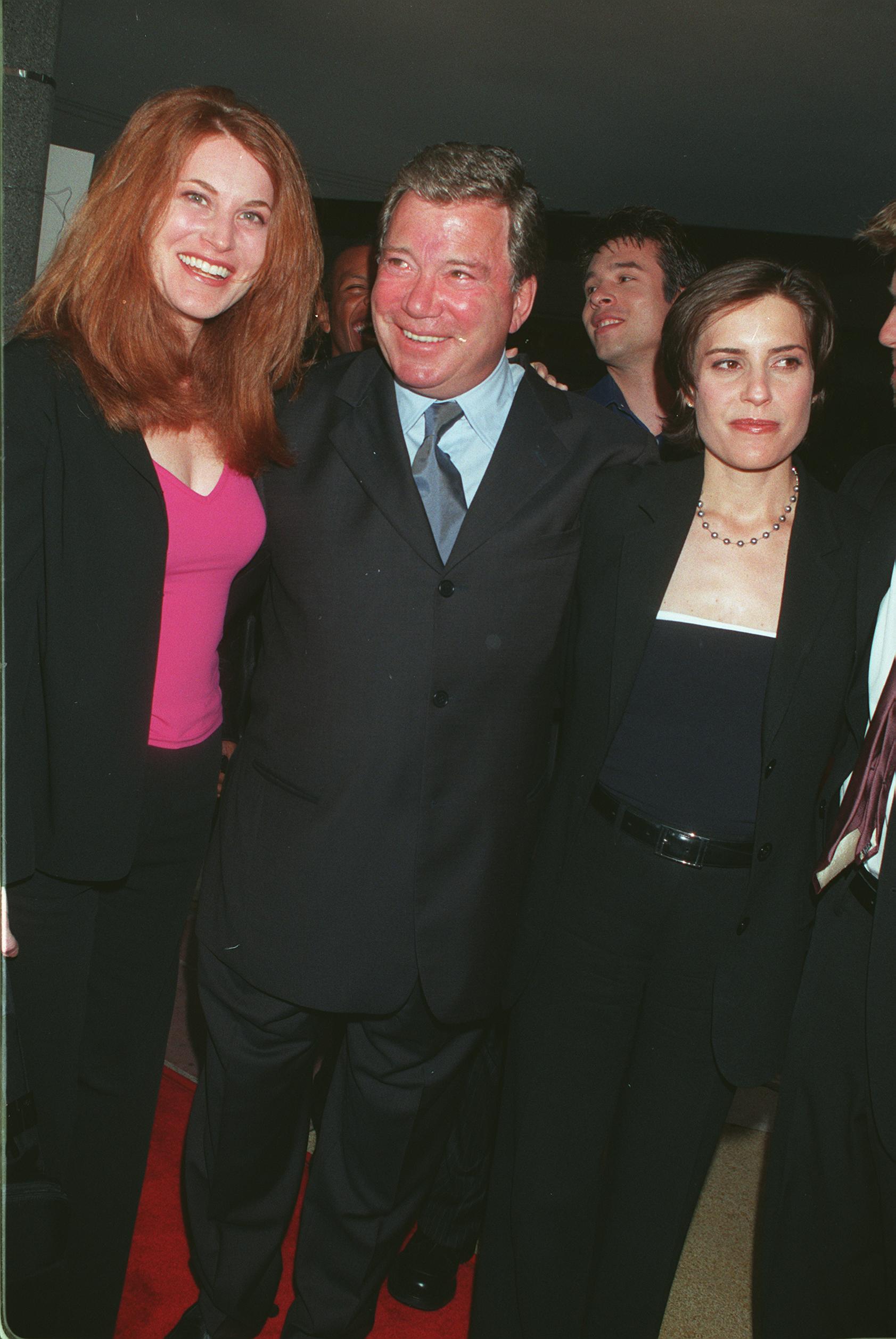 William Shatner and daughters at the premiere of "Free Enterprise" on June 2, 1999. | Source: Getty Images