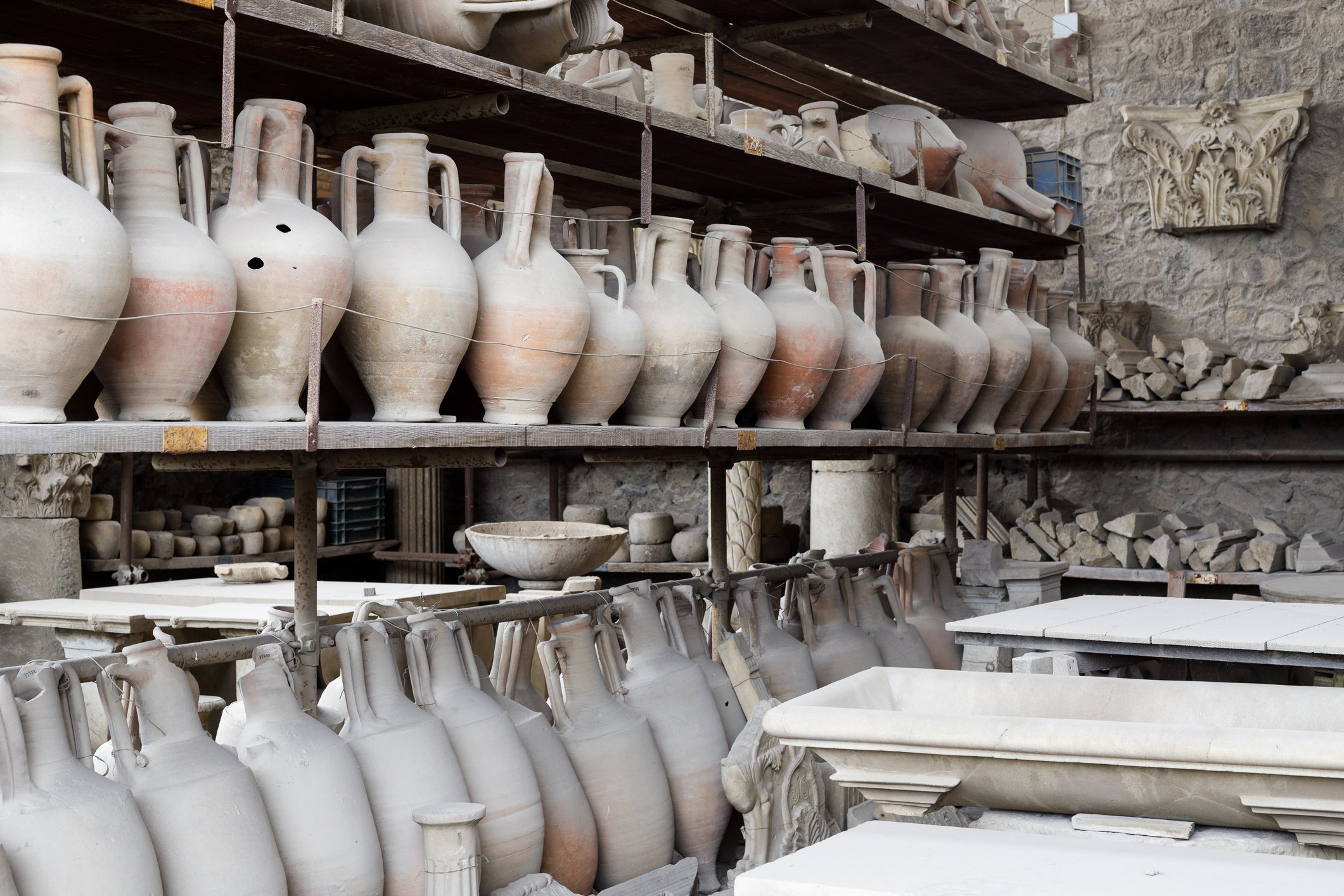 Ancient clay pottery amphora vases and pots from Pompeii in the Roman Empire in Italy. | Photo: Getty Images