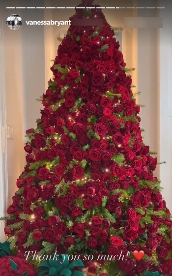 A picture of a tree of roses Vanessa Bryant received as gift from Jeff Leatham. | Photo: Instagram/Vanessabryant