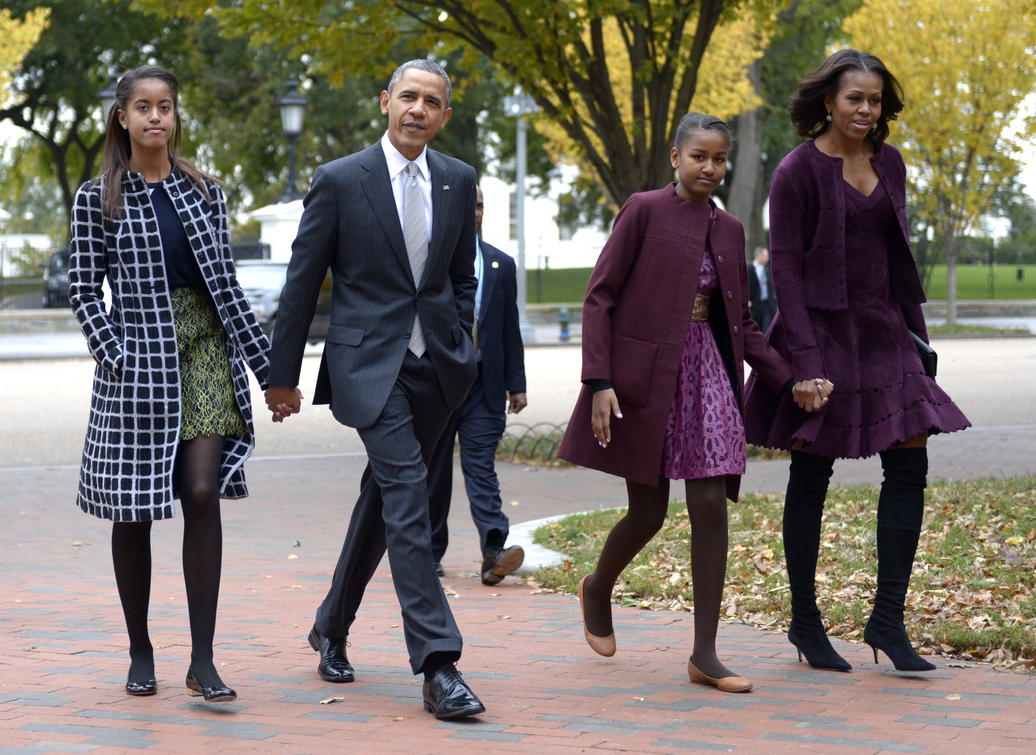  Barack Obama walks with his wife Michelle and two daughters Malia and Sasha to attend service October 27, 2013 in Washington, DC. | Photo: GettyImages