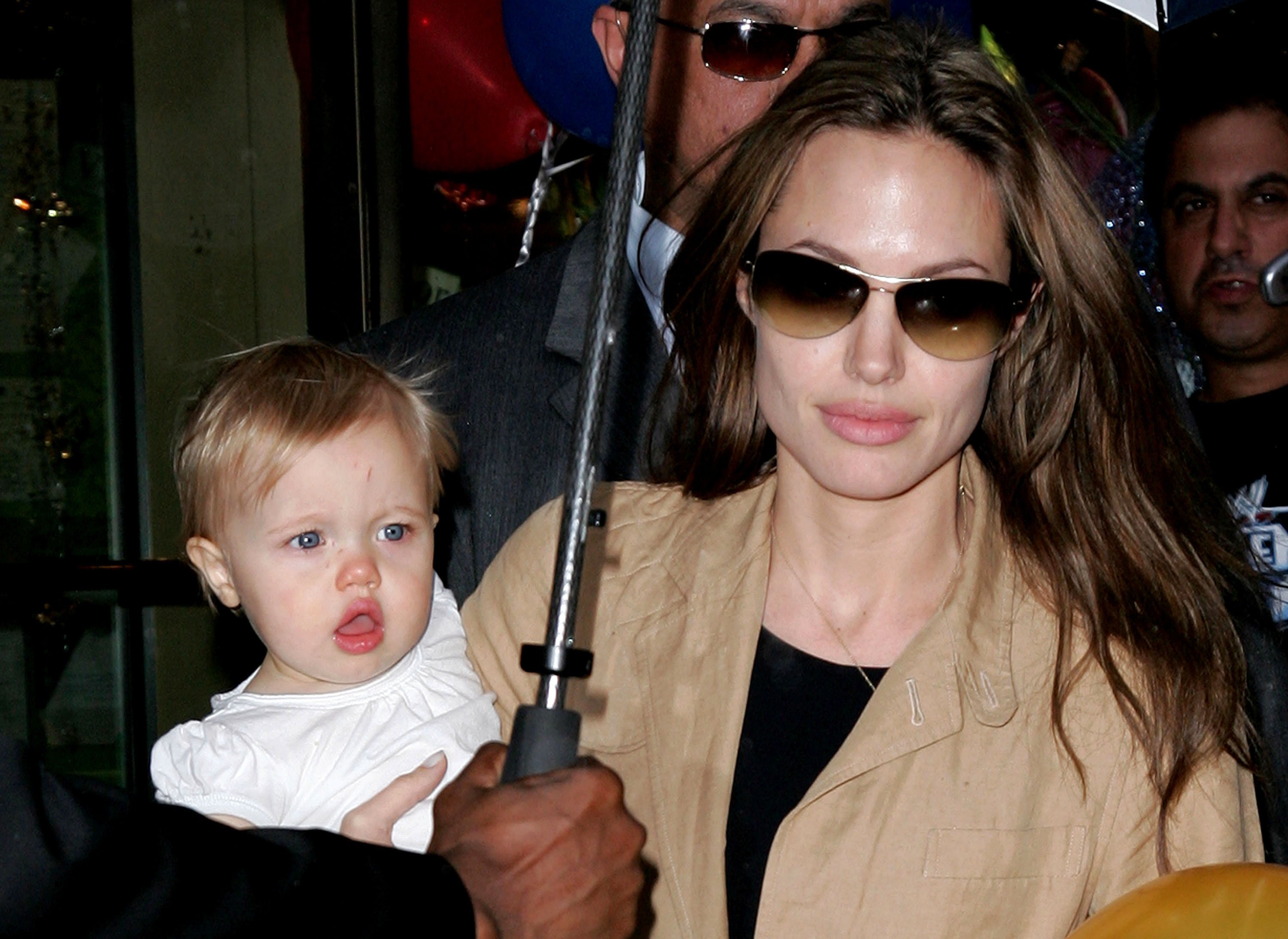 Angelina Jolie und Shiloh. | Quelle: Getty Images