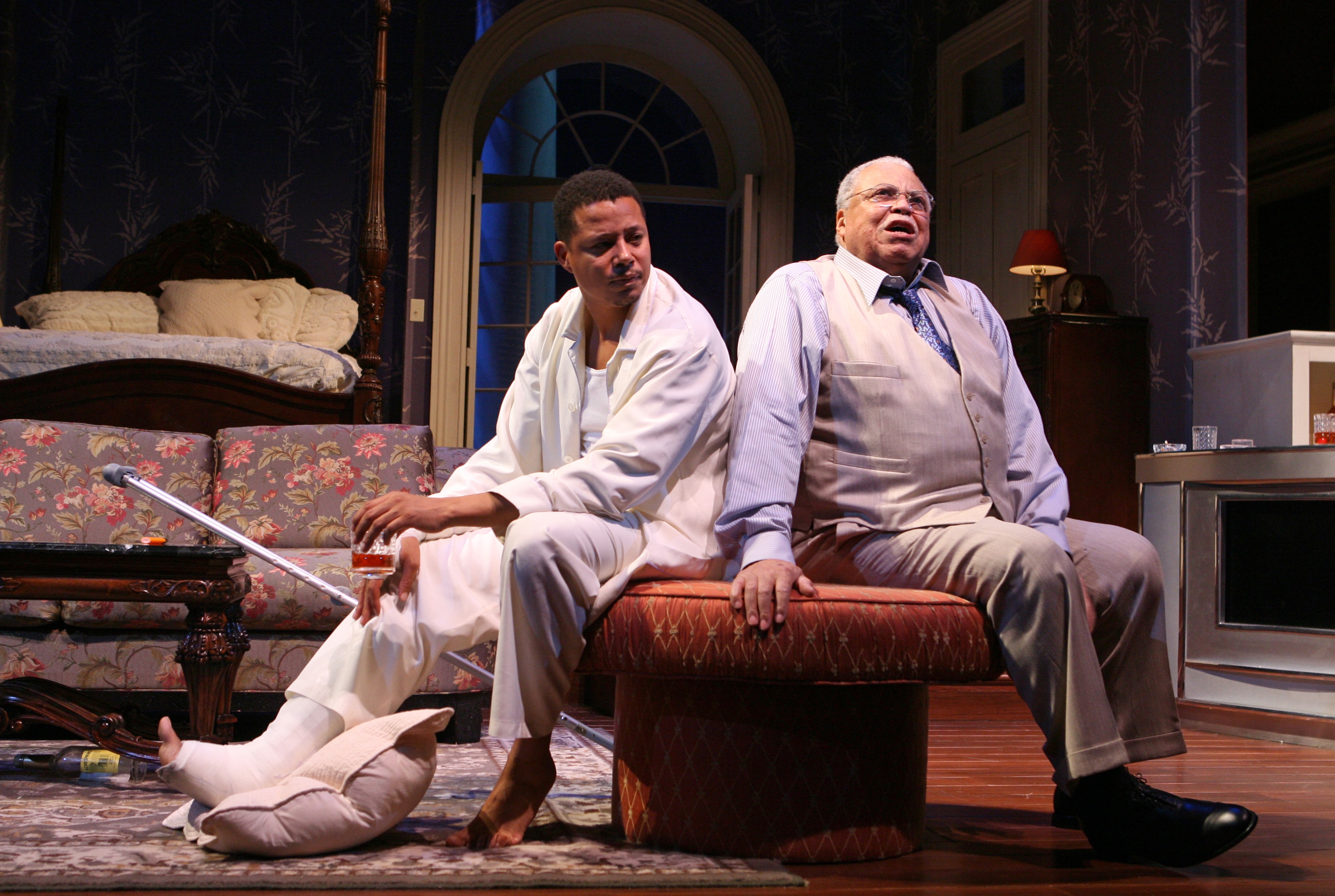 Terrence Howard and James Earl Jones on the set of "Cat On A Hot Tin Roof," 2008 | Source: Getty Images