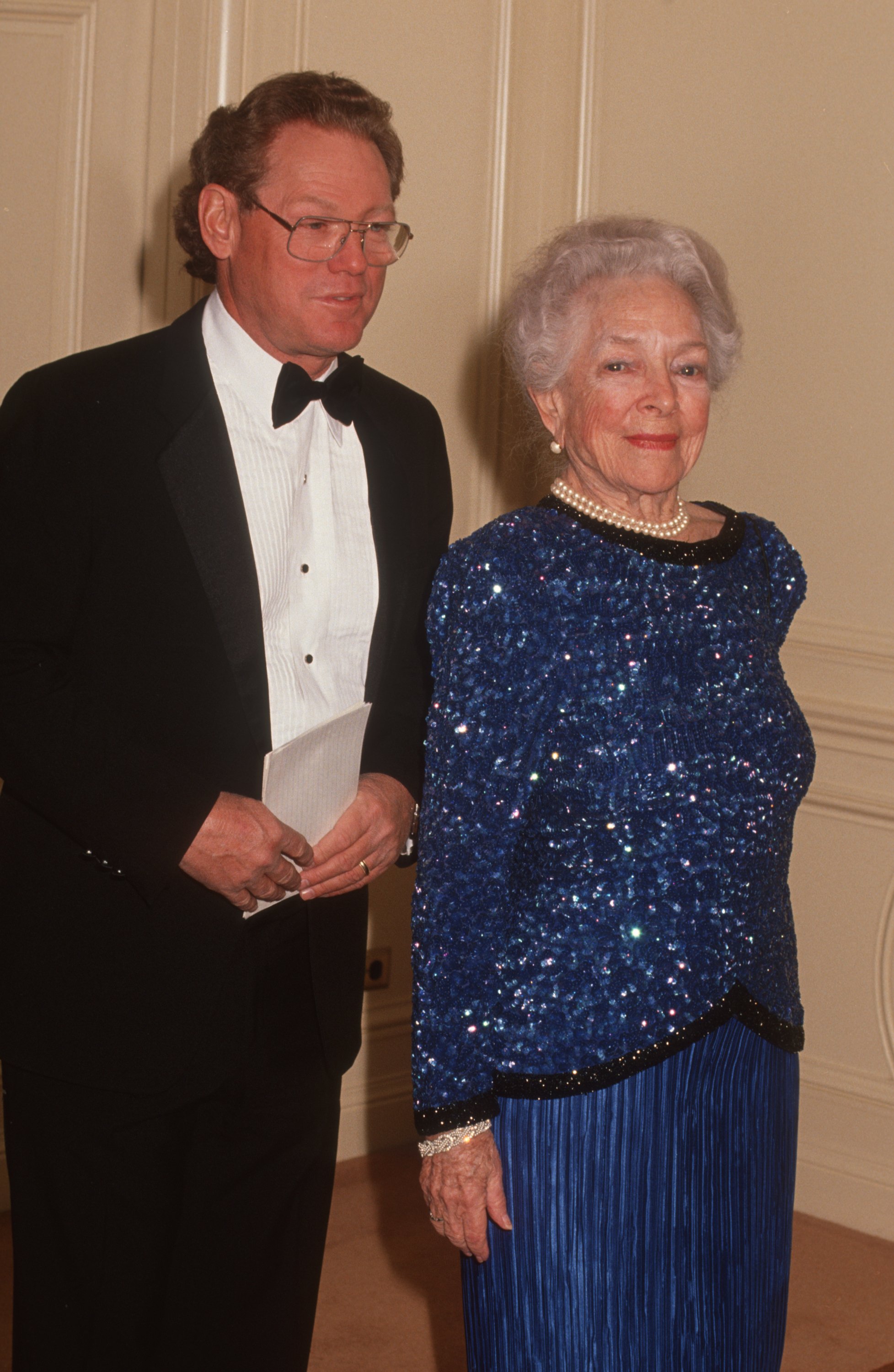 James MacArthur and Helen Hayes, at the Spirit of America Gala on December 13, 1990 | Source: Getty Images