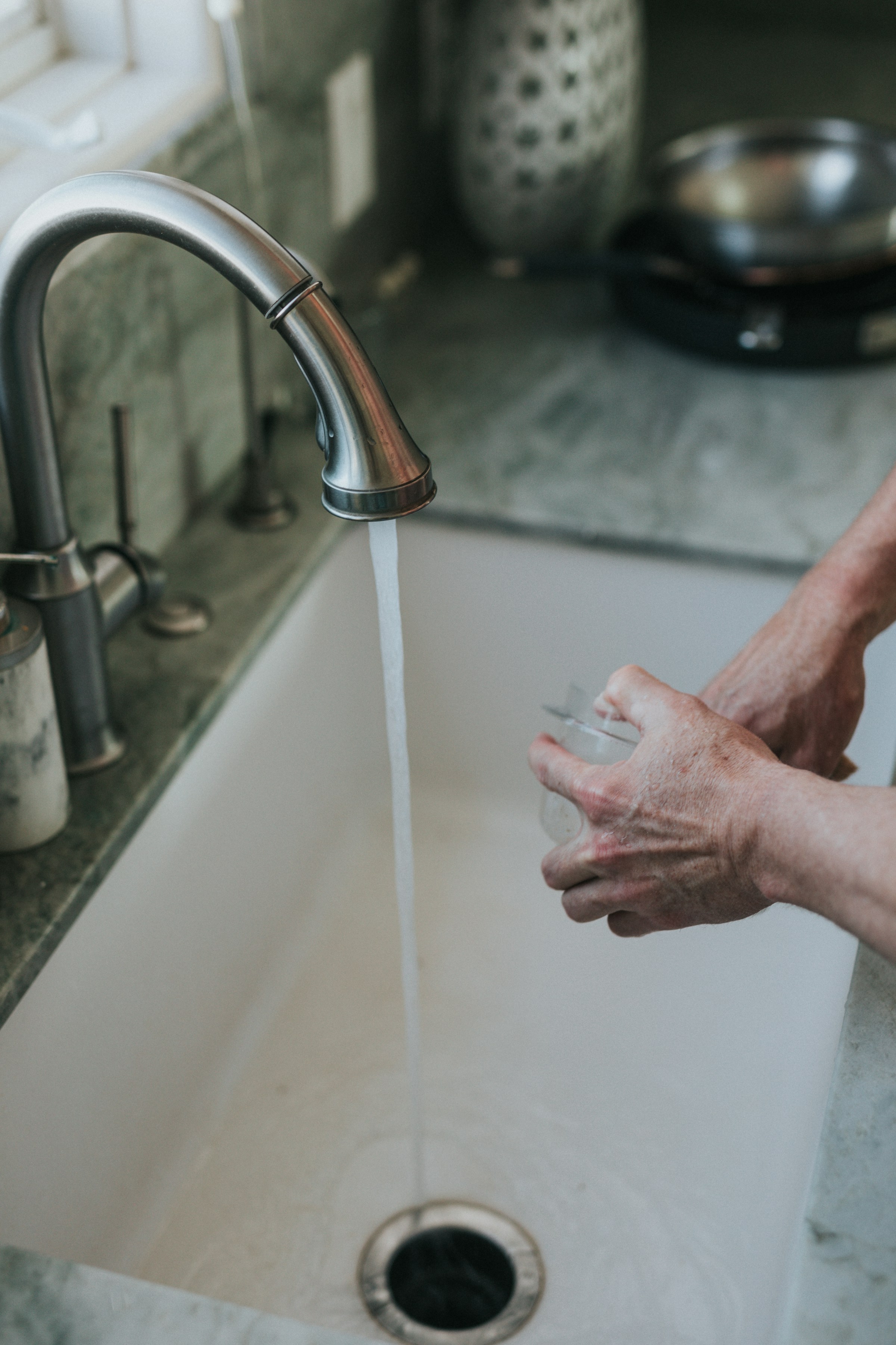 A person washing dishes | Source: Unsplash