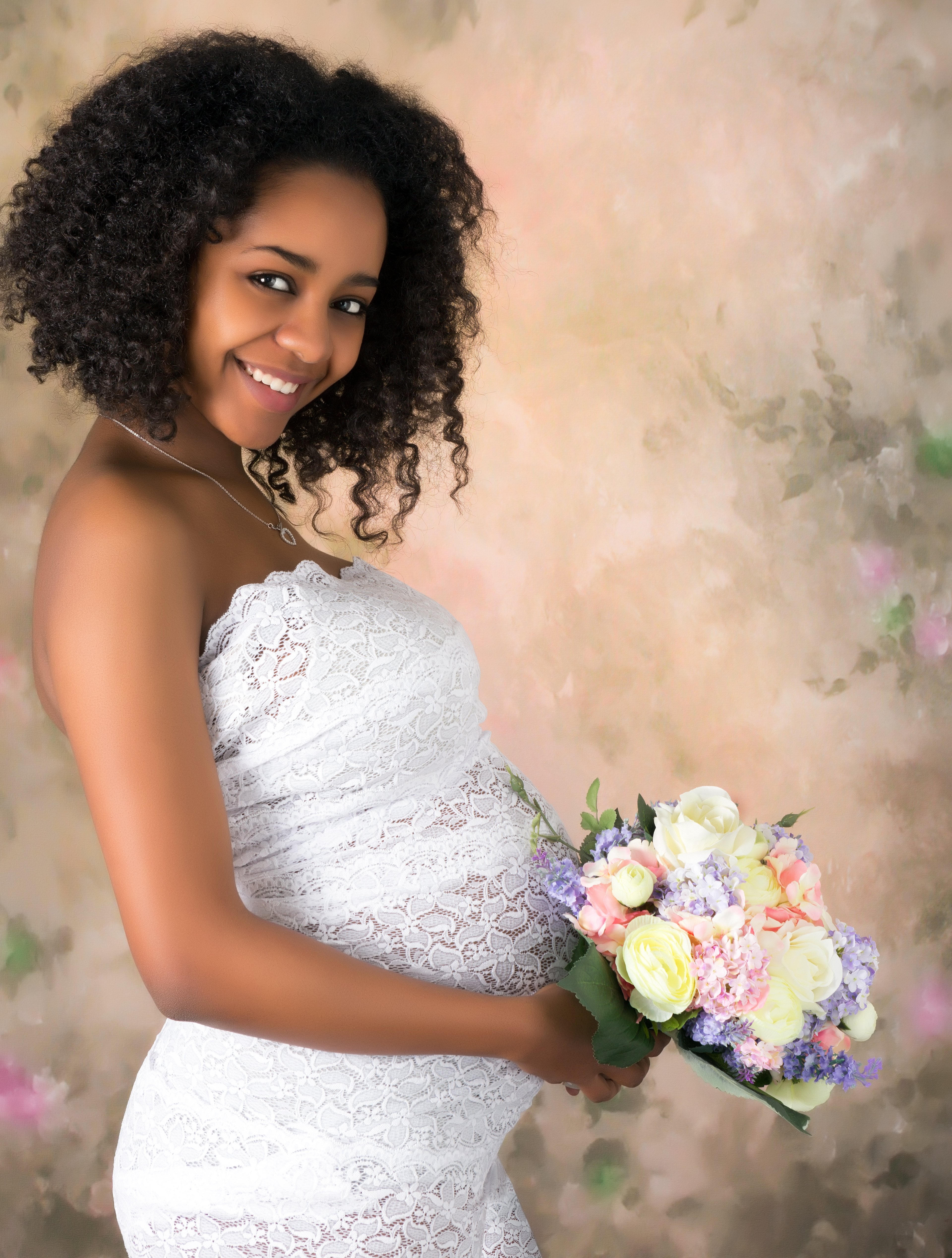 Pregnant wife looking into camera and smiling | Photo: Shutterstock