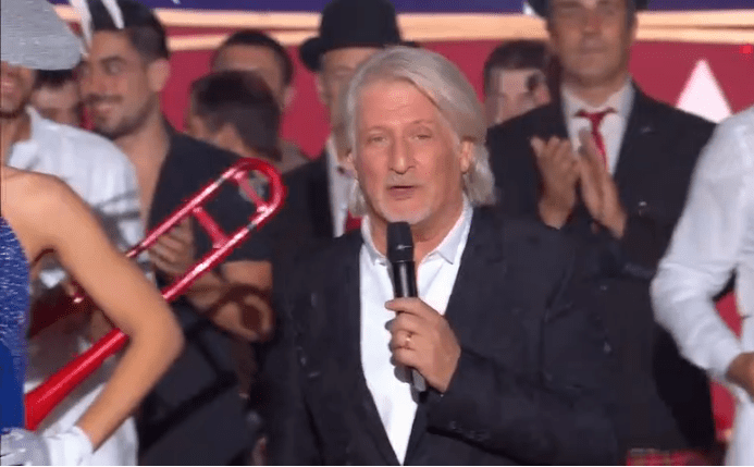 Patrick Sébastien remercie ses équipes et ses téléspectateurs pour leur fidélité durant le dernier numéro du "Plus grand cabaret du monde" sur France 2. | Capture d'écran Télé Star